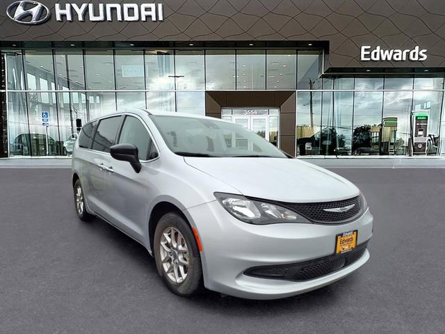 Used 2024 Chrysler Voyager LX image 6