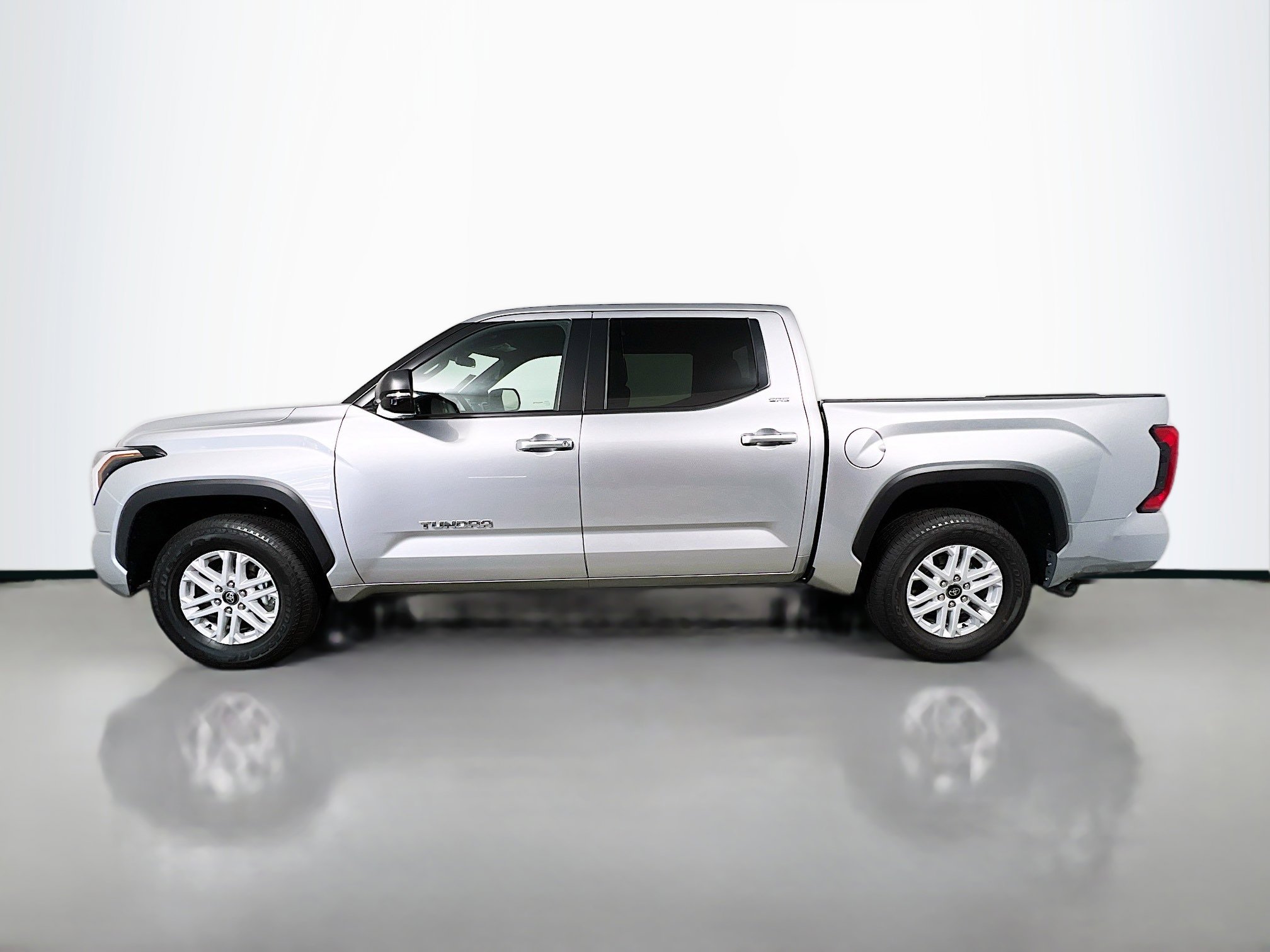 Used 2025 Toyota Tundra SR5 RWD image 8