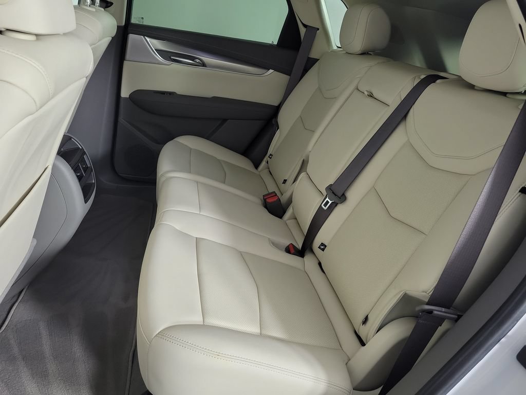 Certified 2022 Cadillac XT5 Premium Luxury FWD image 11