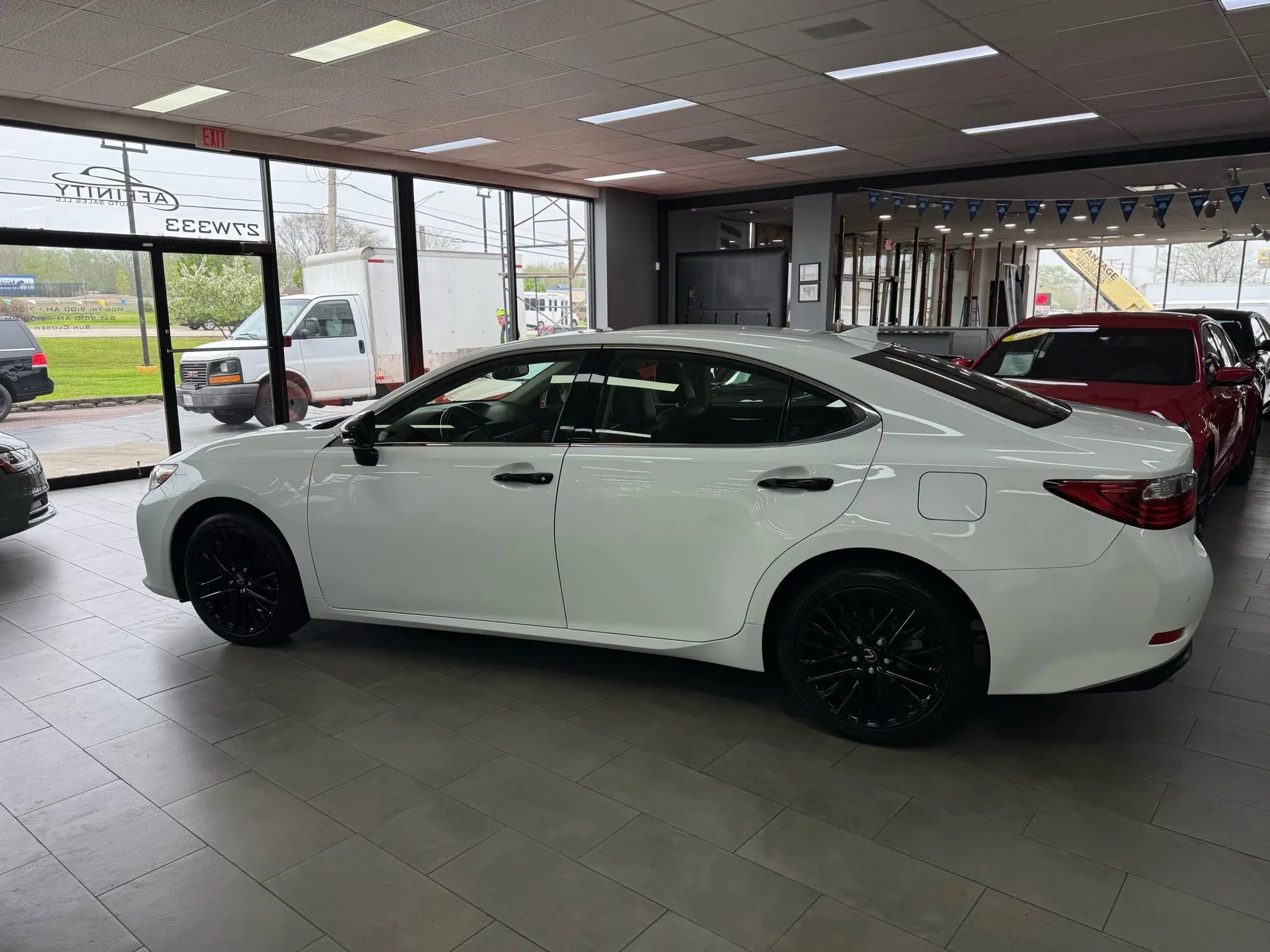Used 2015 Lexus ES 350 image 2