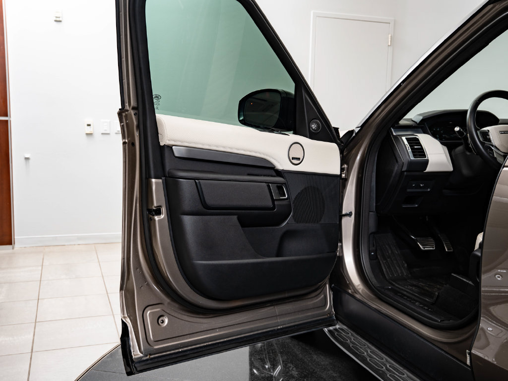 Used 2024 Land Rover Discovery Dynamic SE AWD/4WD image 29