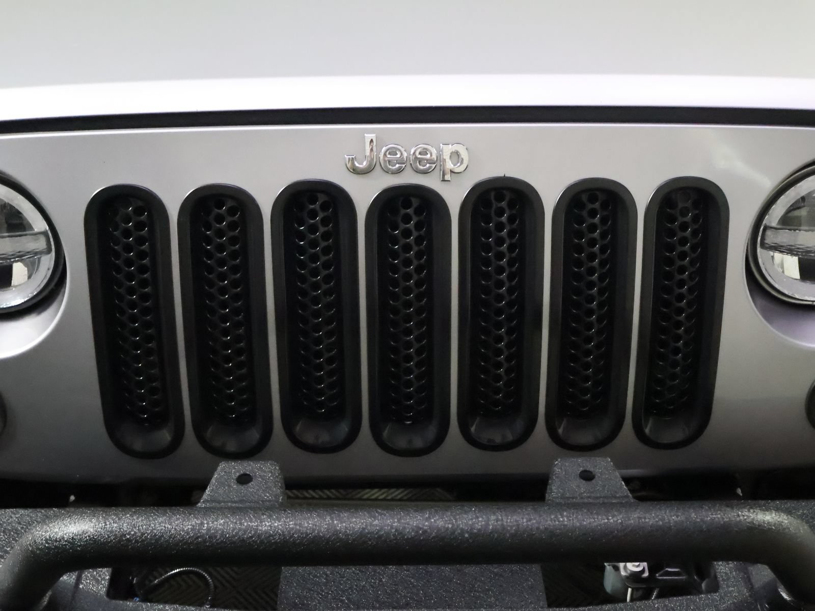Used 2014 Jeep Wrangler Unlimited Sahara w/ Max Tow Package AWD/4WD image 18