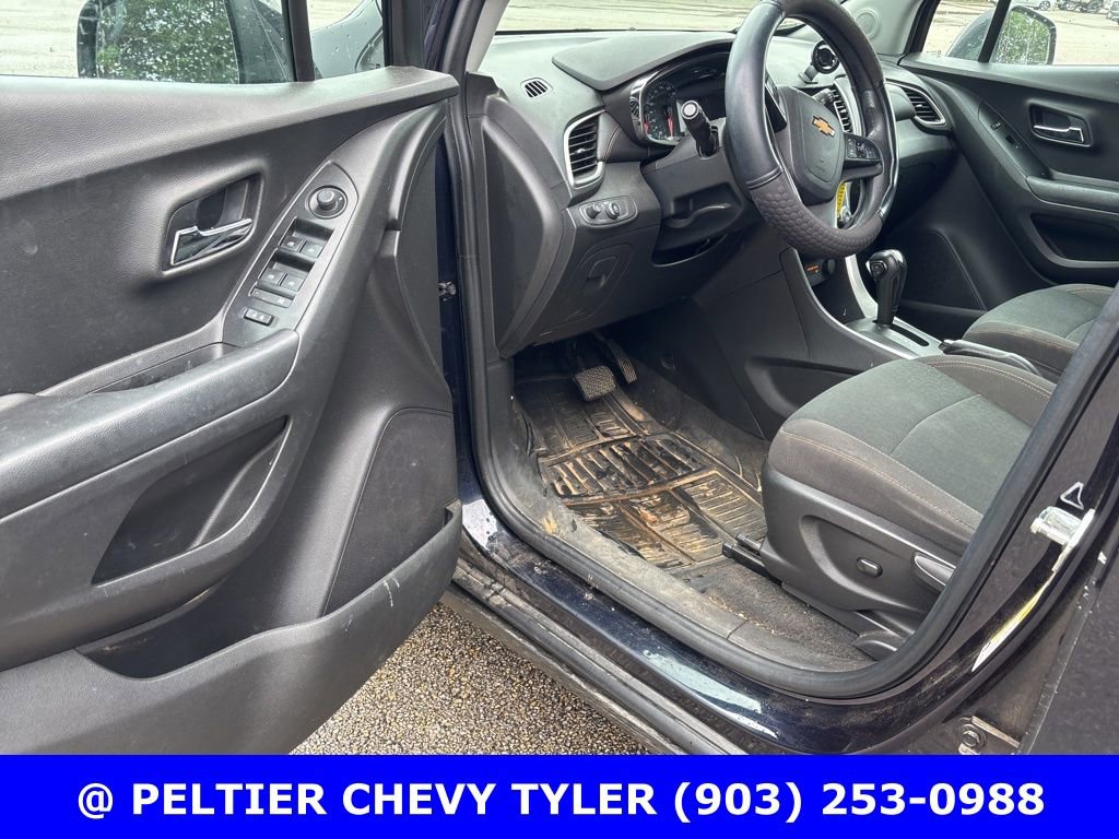 Used 2021 Chevrolet Trax LS w/ Tint and Cruise Package FWD image 9