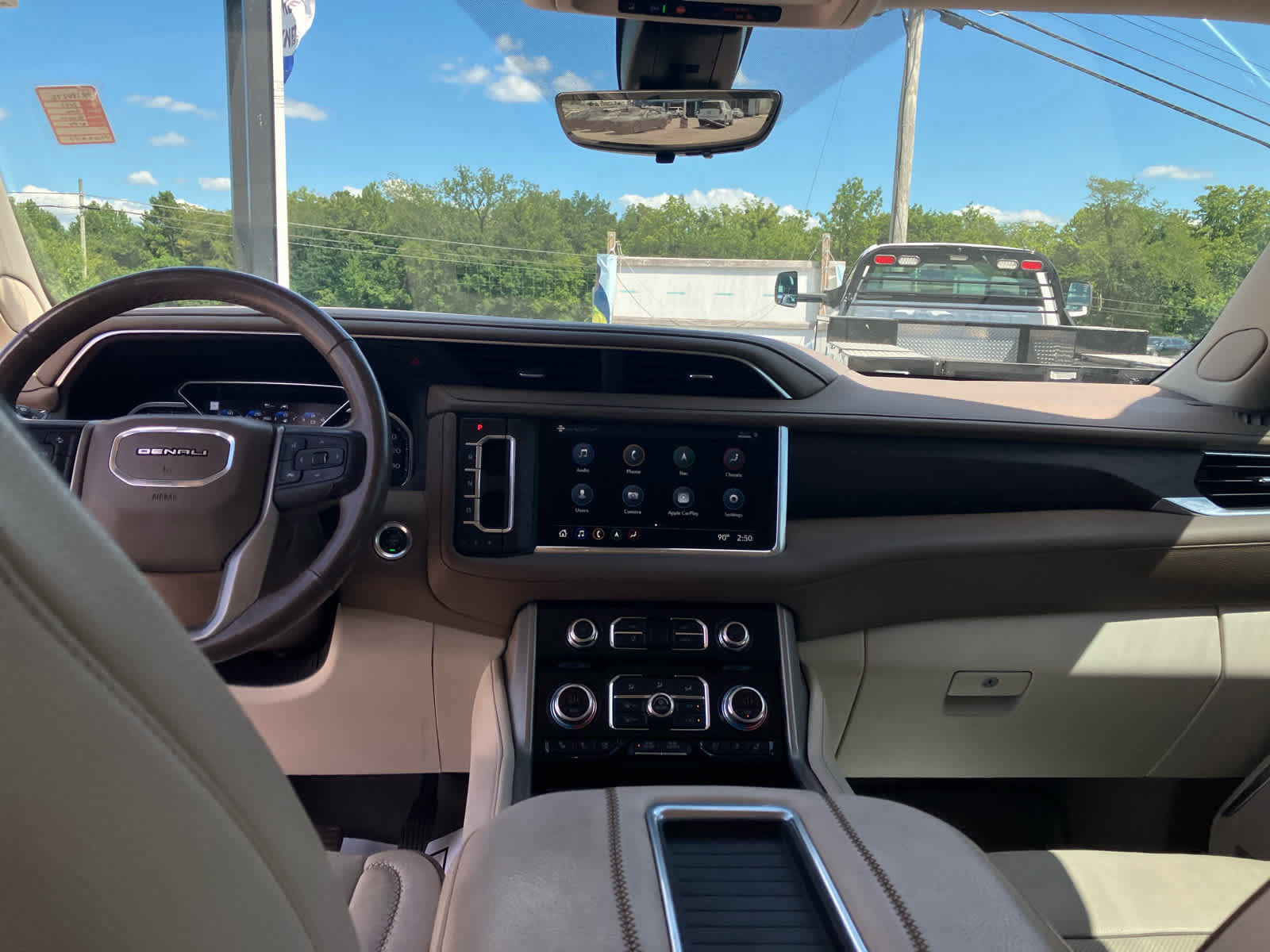 Used 2021 GMC Yukon Denali w/ Denali Premium Package RWD image 40
