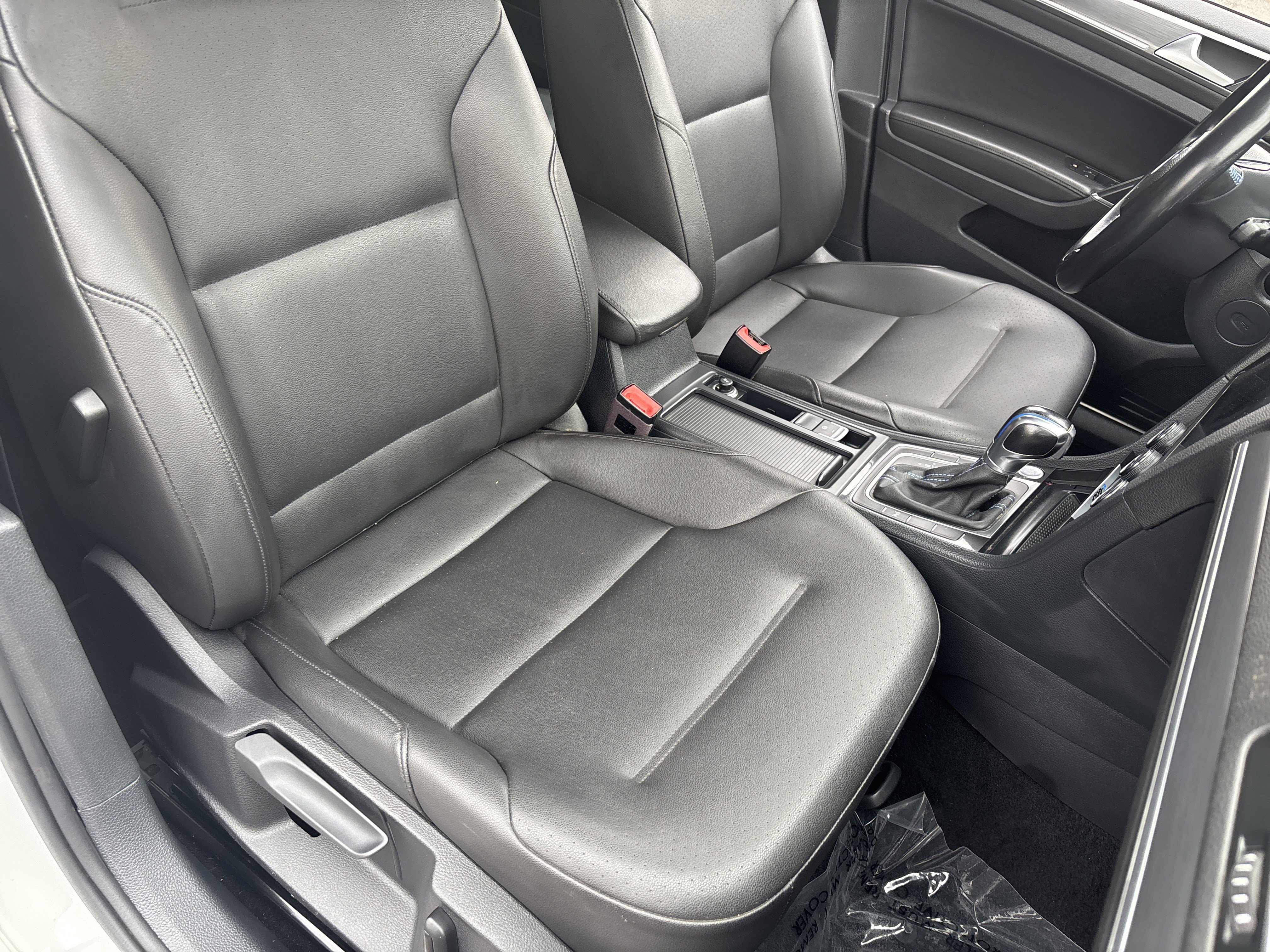 Used 2018 Volkswagen e-Golf SEL Premium image 8