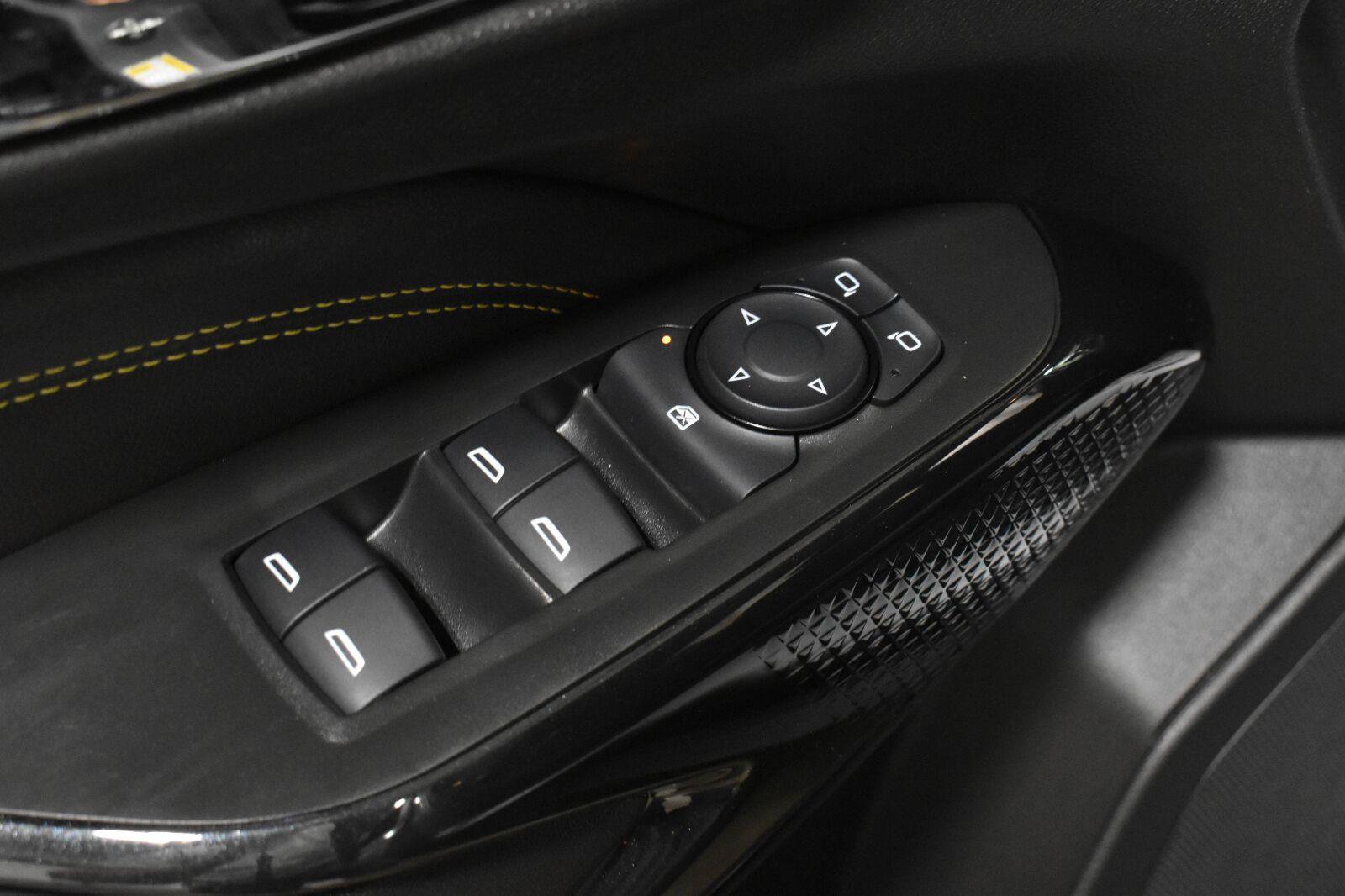 Used 2025 Chevrolet Trax LT w/ LT Convenience Package FWD image 10