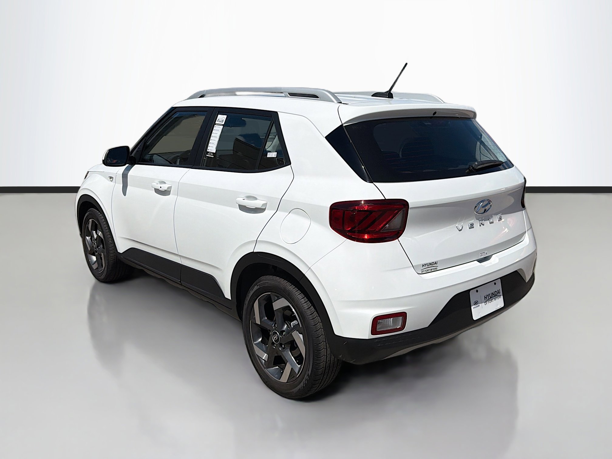 Used 2026 Hyundai Venue SEL image 5