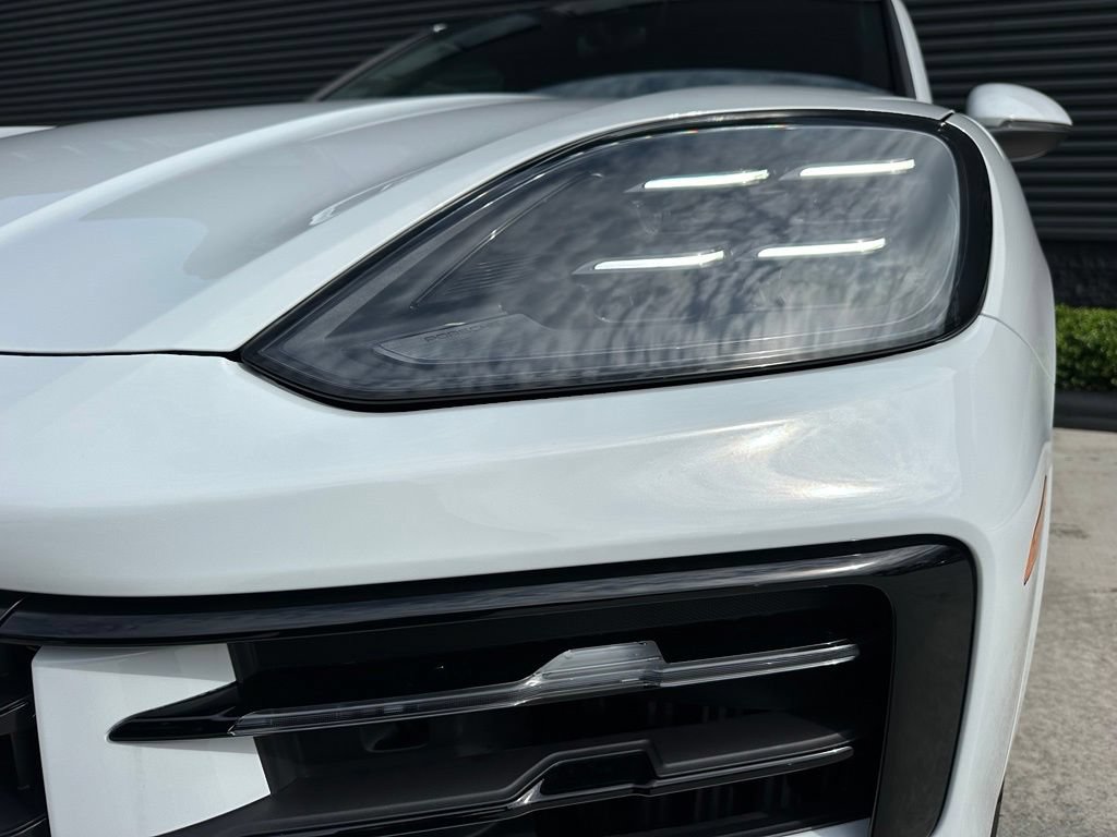 New 2026 Porsche Cayenne Coupe AWD/4WD image 9
