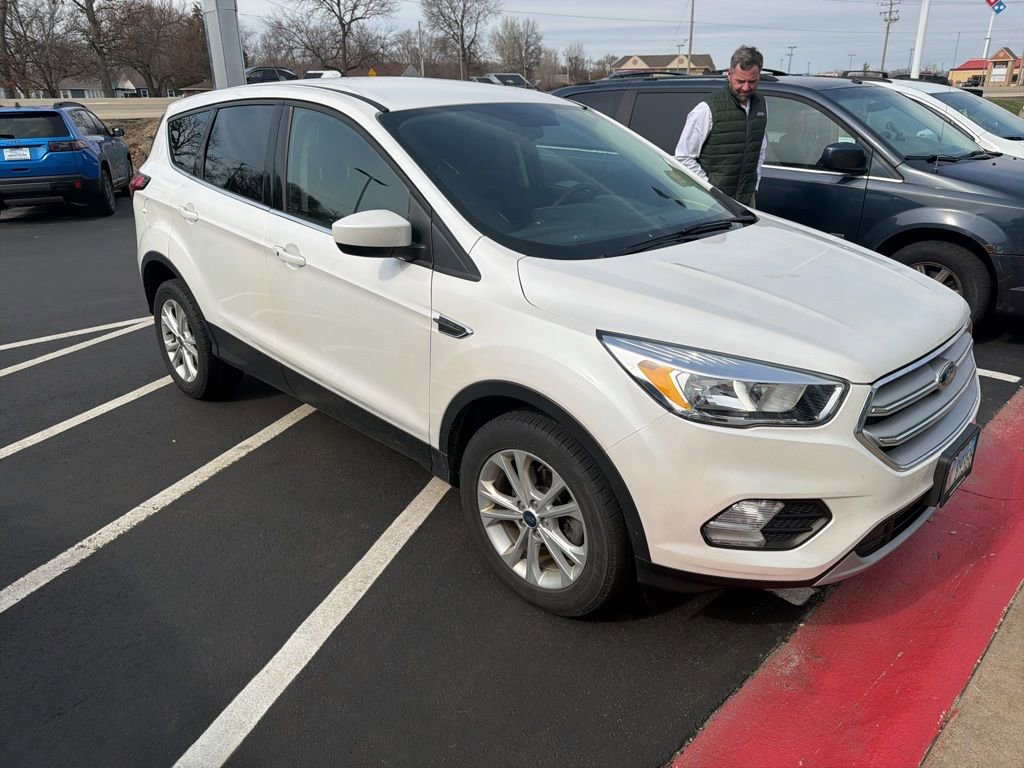 Used 2019 Ford Escape SE image 3