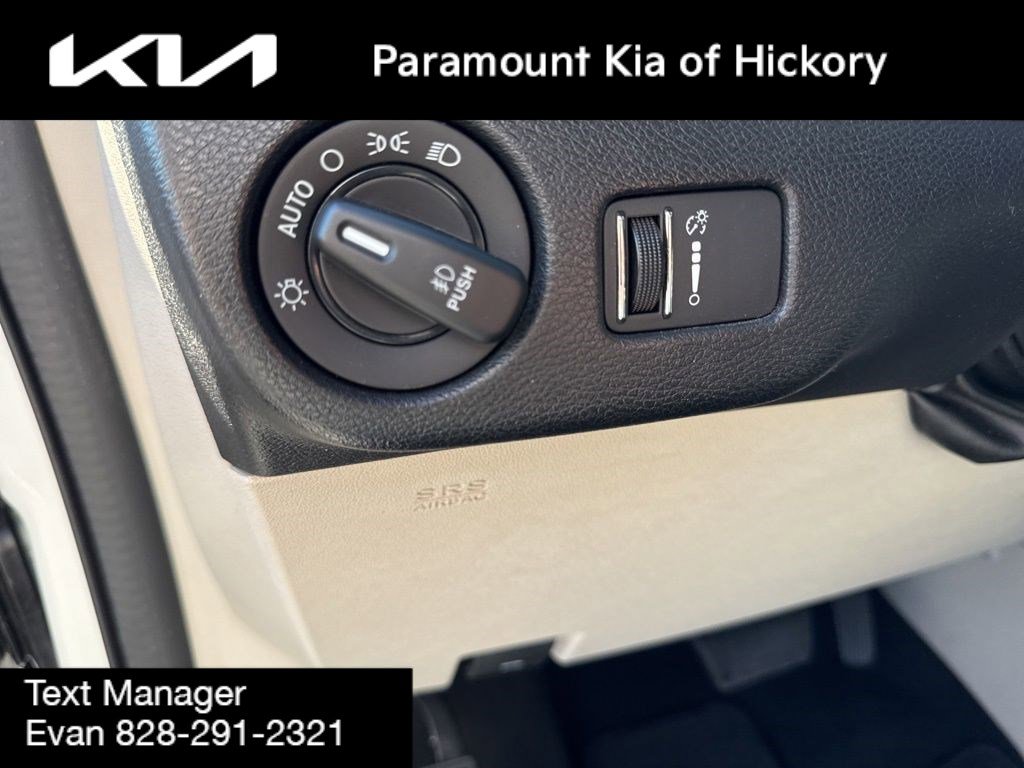 Used 2019 Dodge Grand Caravan SXT image 18