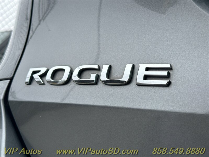Used 2018 Nissan Rogue SV w/ Premium Package FWD image 38