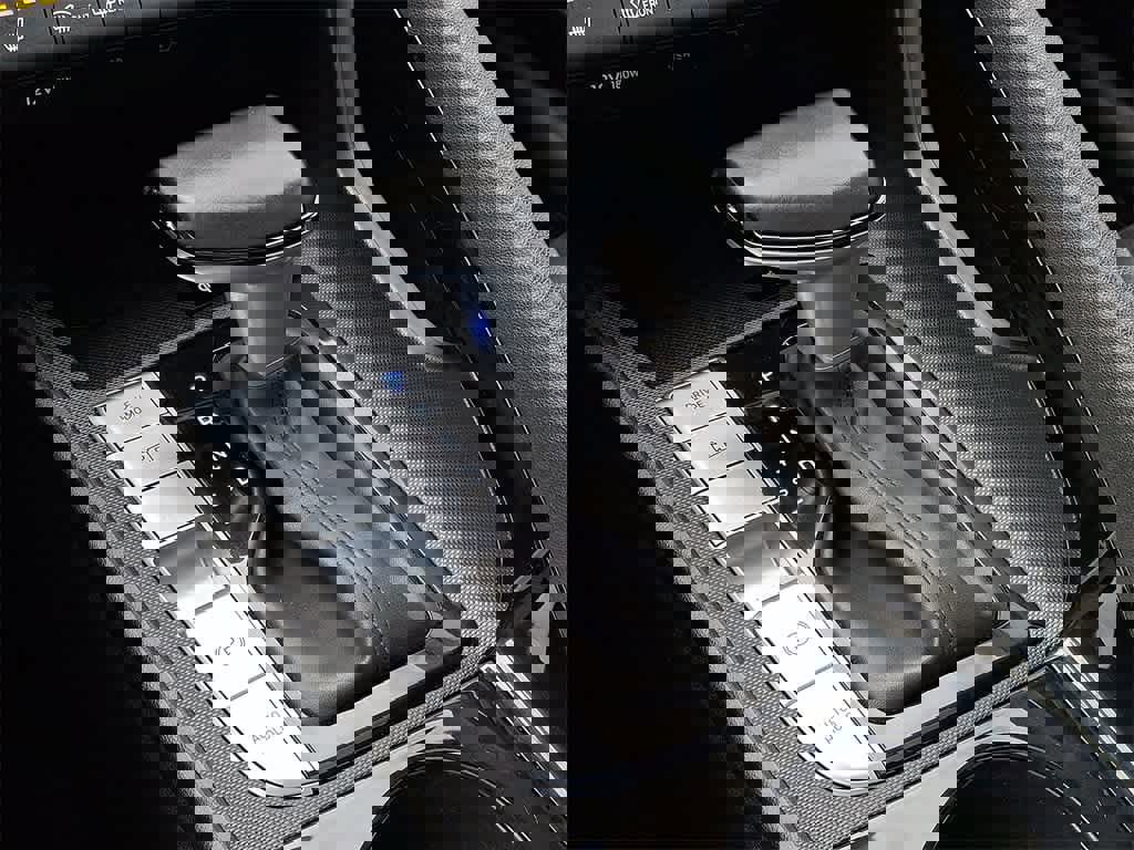 Used 2025 Hyundai Elantra Limited image 15