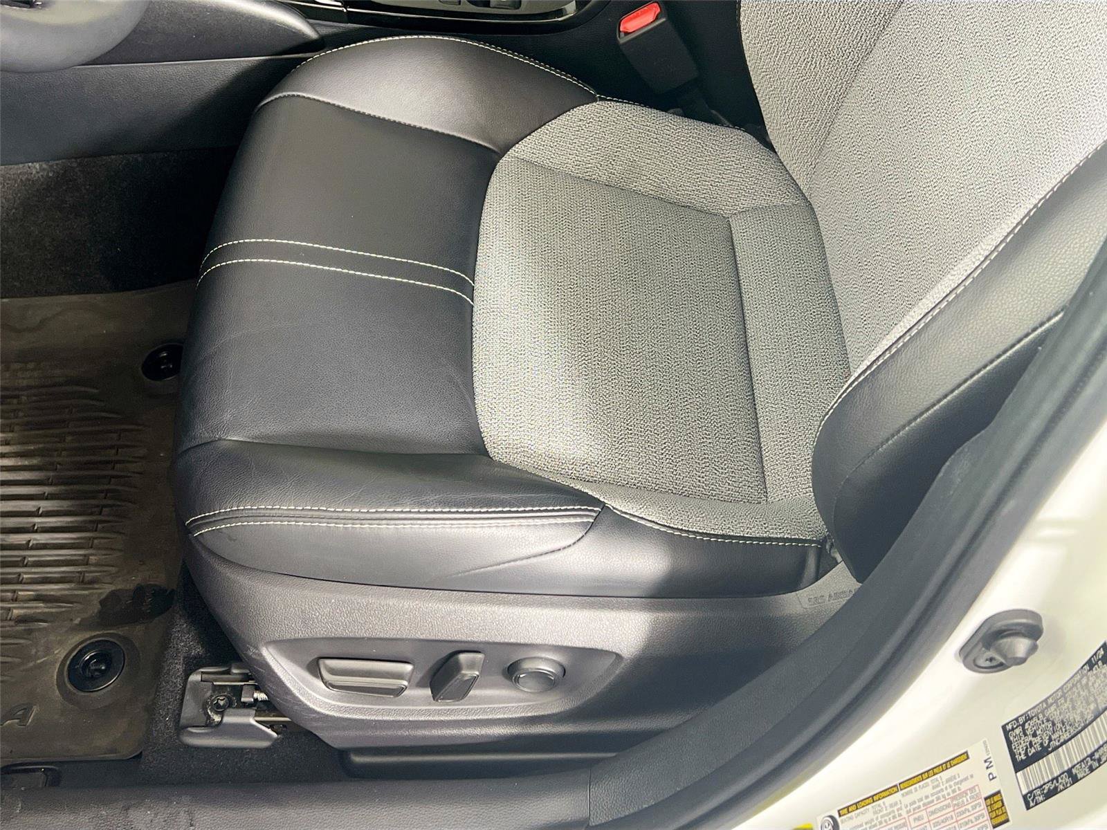 Used 2025 Toyota Corolla XSE FWD image 20