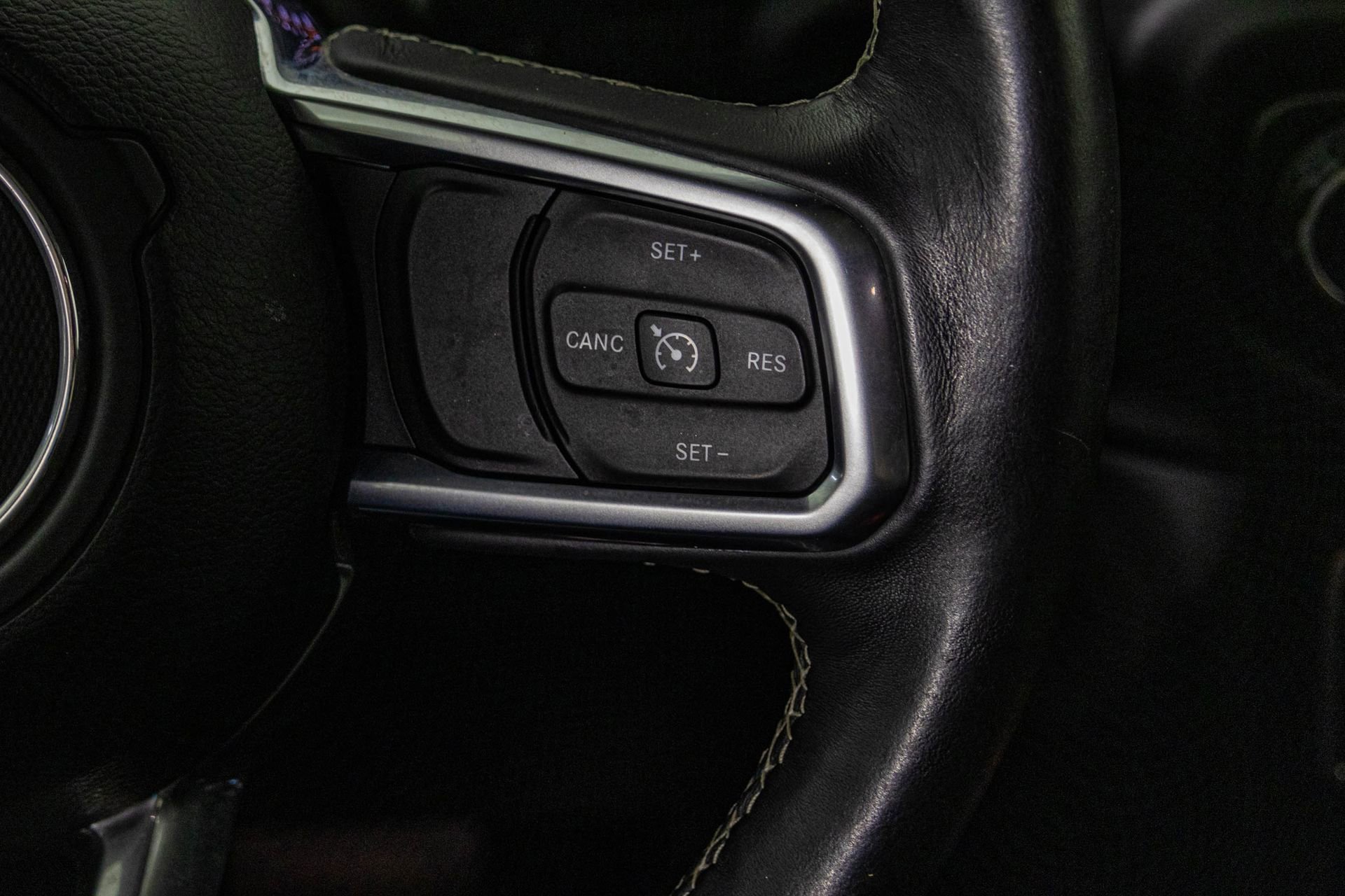 Used 2018 Jeep Wrangler Unlimited Sahara image 32