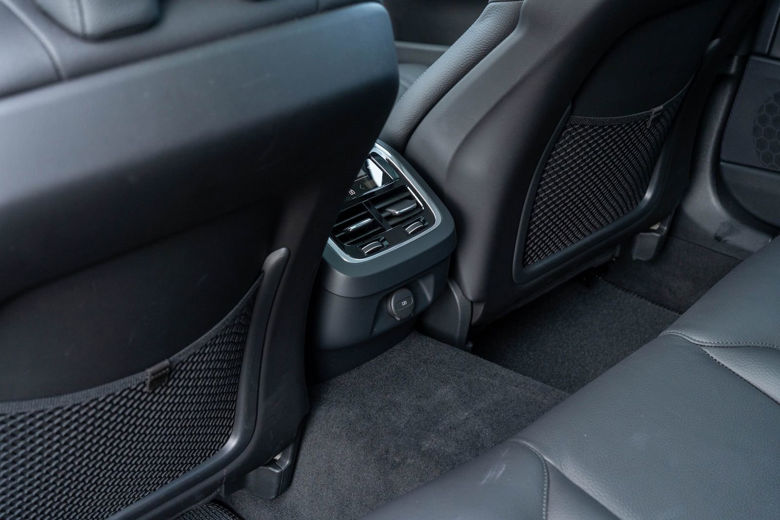 Used 2023 Volvo V90 B6 Cross Country Plus image 30