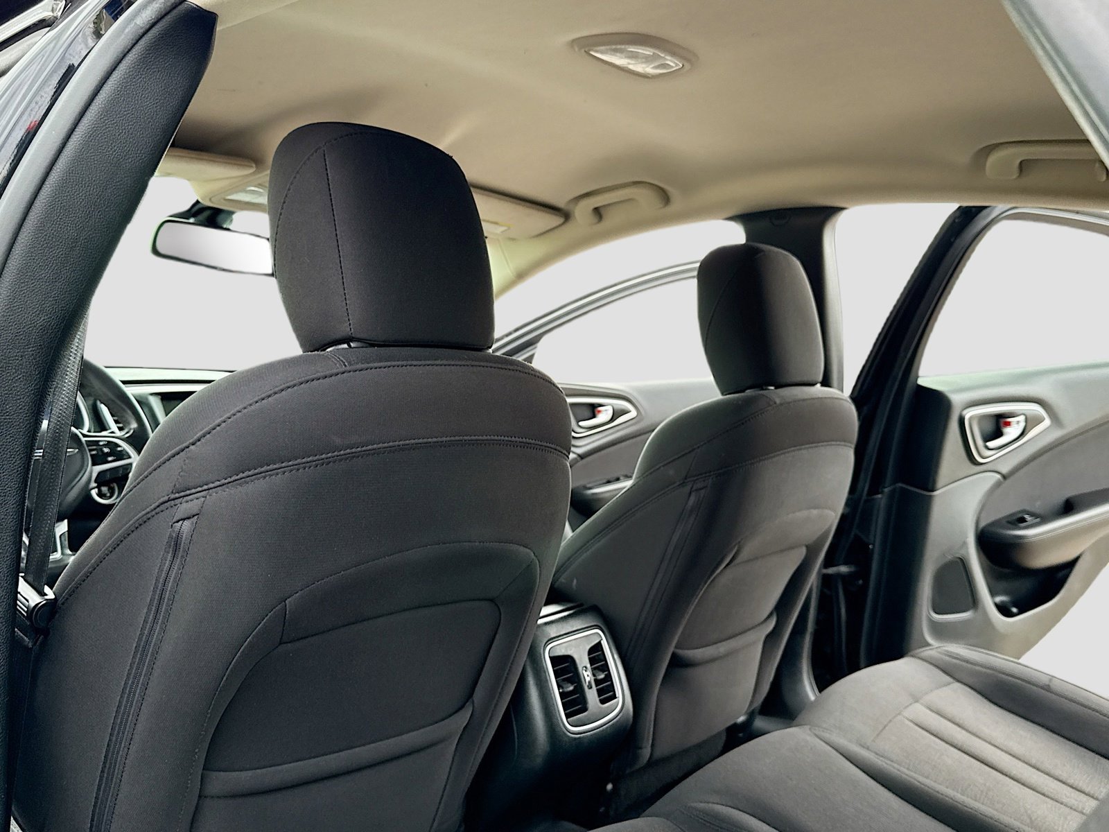 Used 2015 Chrysler 200 Limited w/ Convenience Group FWD image 6