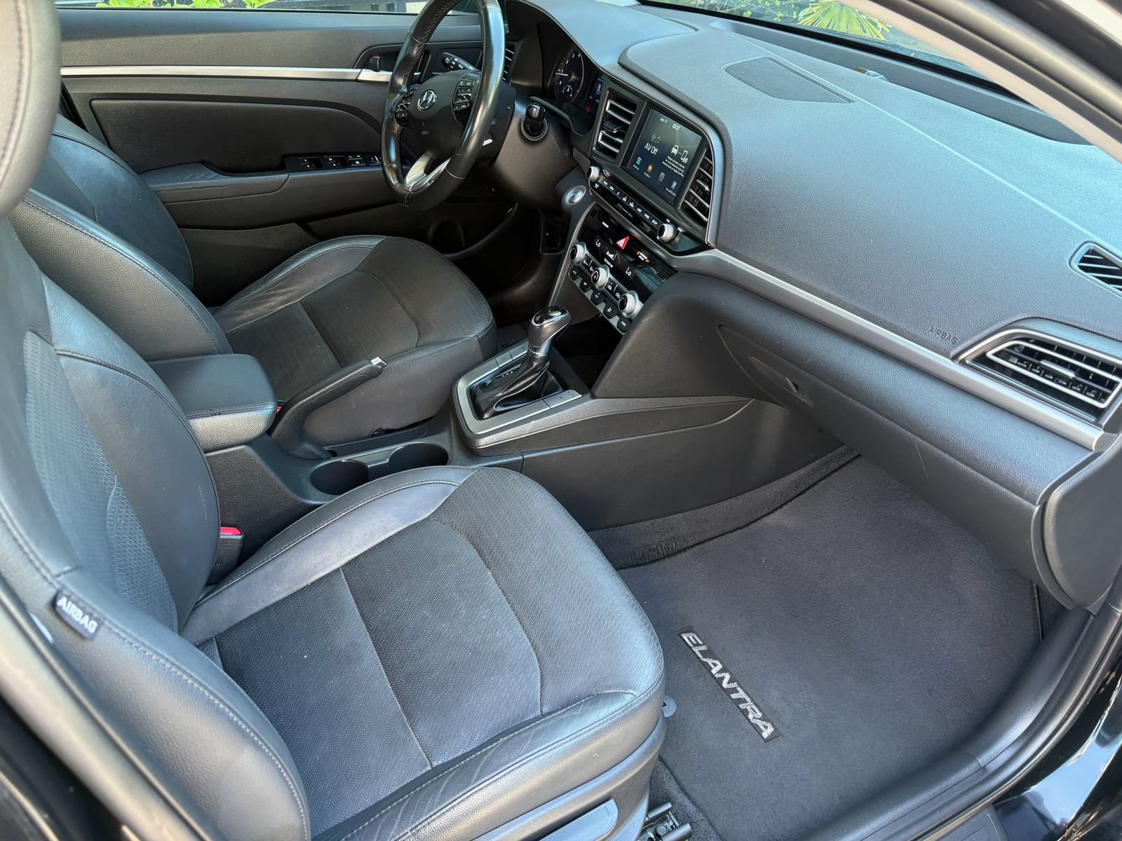 Used 2020 Hyundai Elantra Limited w/ Cargo Package (C1) FWD image 18