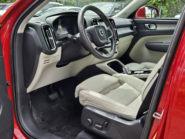 Used 2023 Volvo XC40 B5 Plus w/ Protection Package Premier image 14