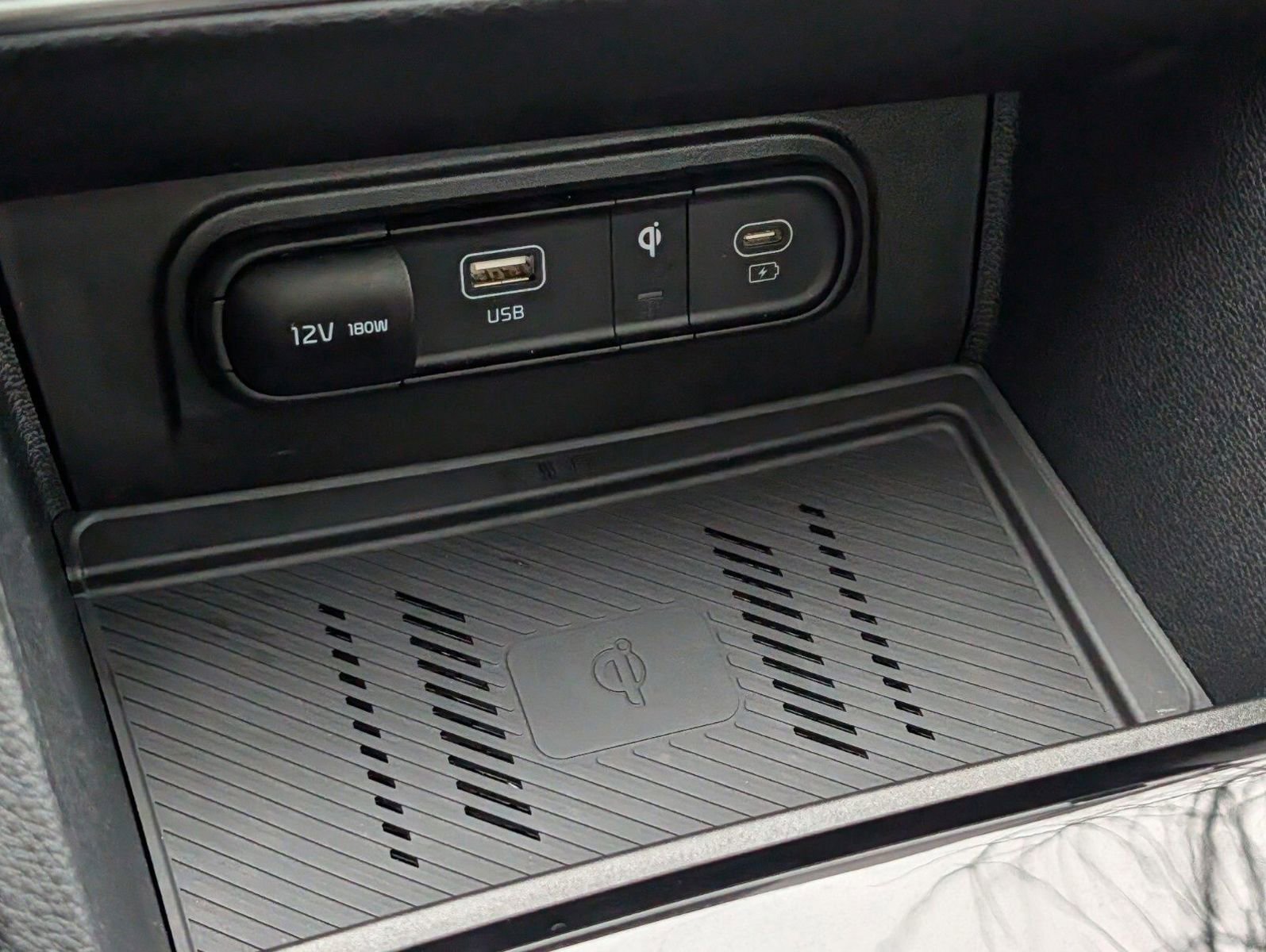 Used 2024 Kia Sportage SX image 9