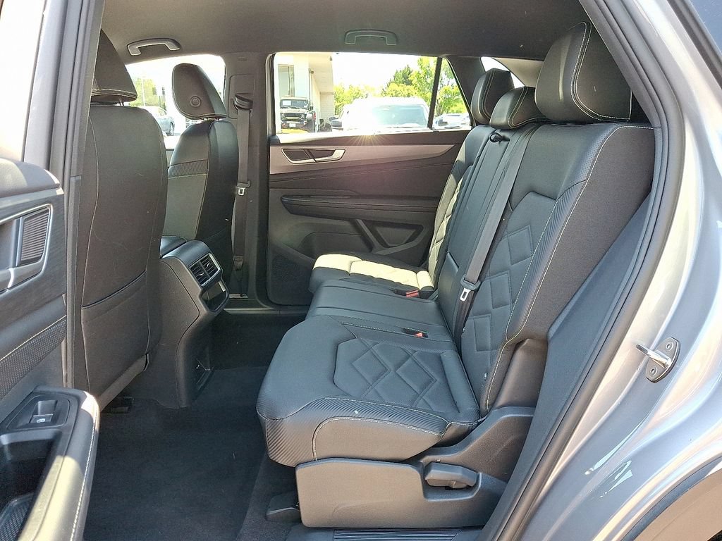 Used 2025 Volkswagen Atlas Cross Sport SE AWD/4WD image 10