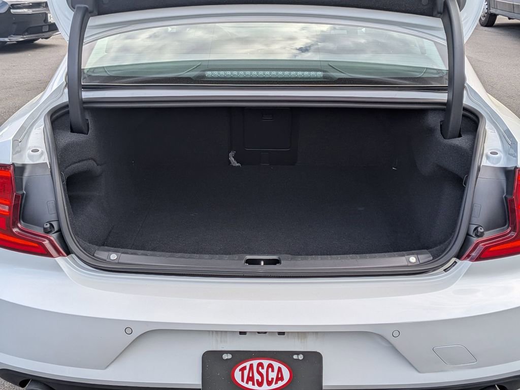 Used 2018 Volvo S90 T5 Momentum image 5