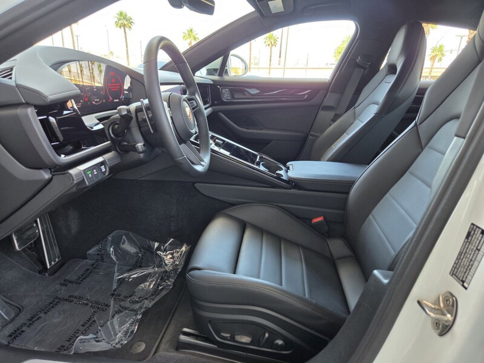Used 2025 Porsche Panamera image 13