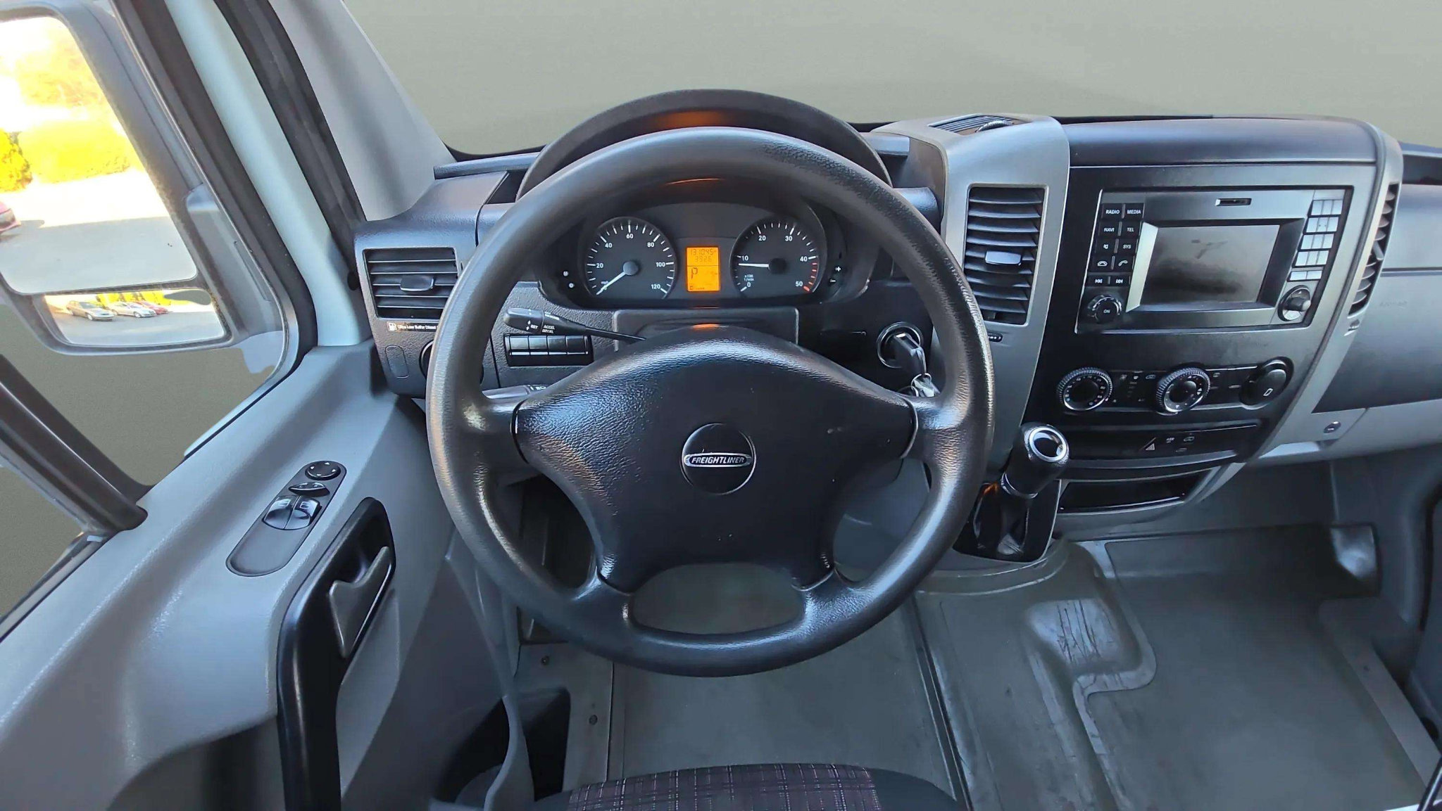 Used 2014 Freightliner Sprinter 3500 image 25