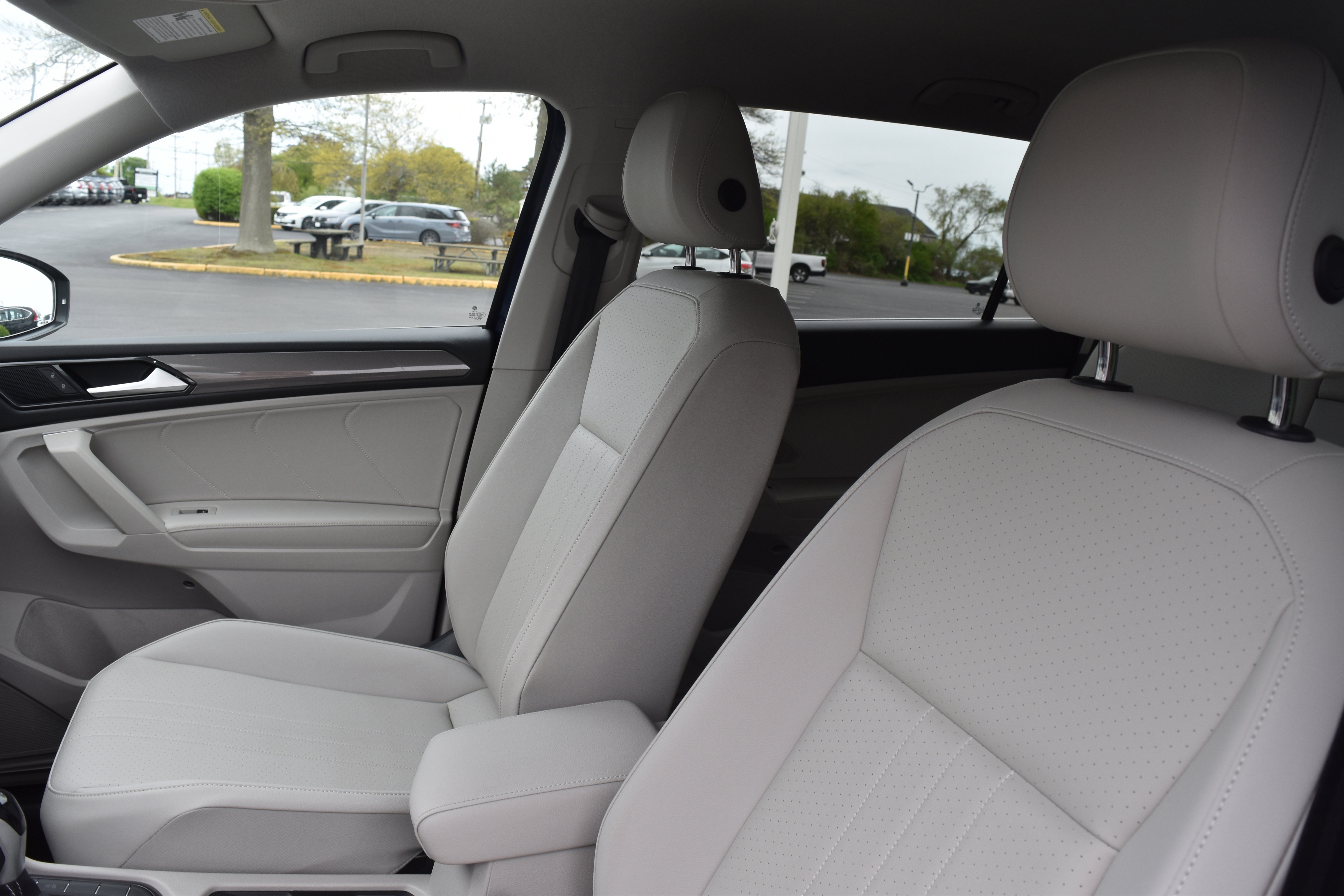 Used 2022 Volkswagen Tiguan SE AWD/4WD image 13