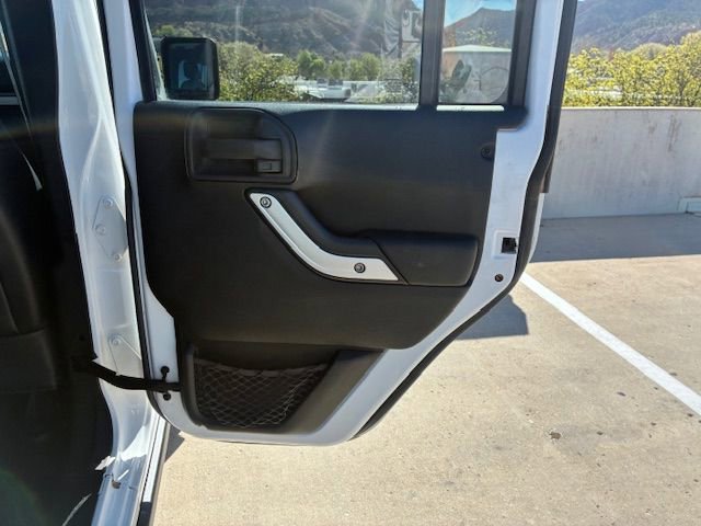 Used 2014 Jeep Wrangler Unlimited Rubicon w/ Connectivity Group AWD/4WD image 19