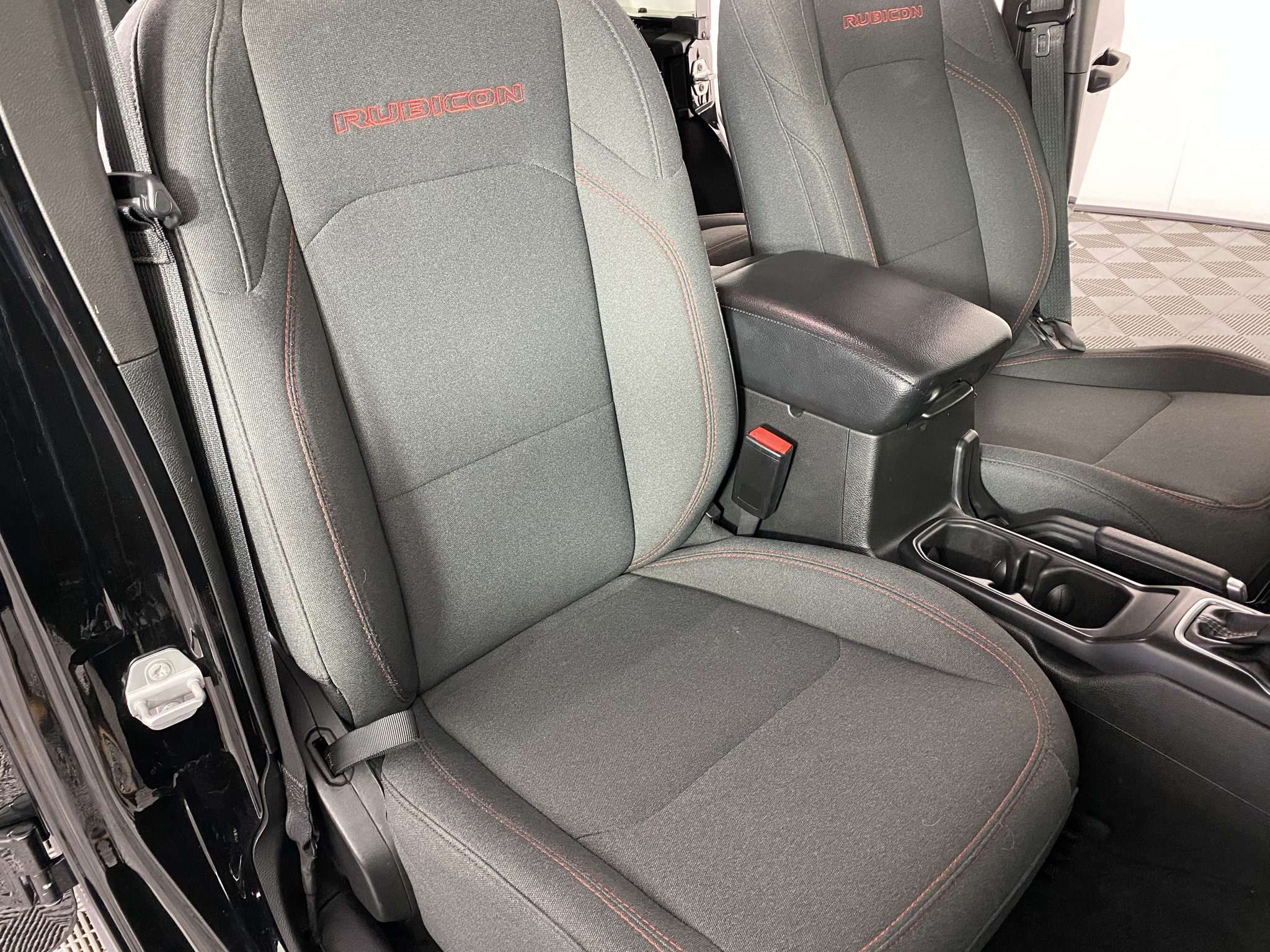 Used 2025 Jeep Wrangler Unlimited Rubicon AWD/4WD image 29