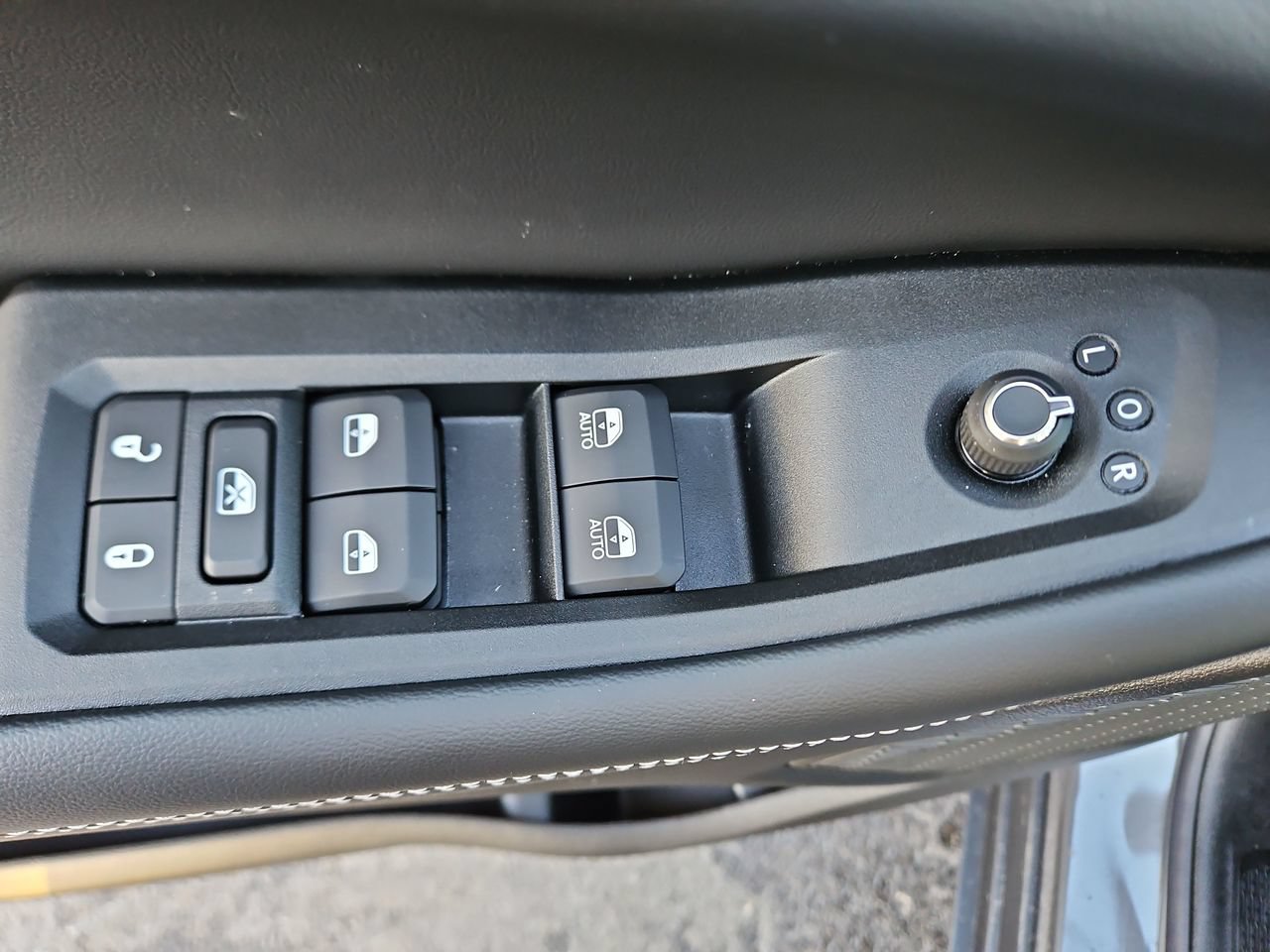 New 2026 Jeep Grand Cherokee Altitude AWD/4WD image 19