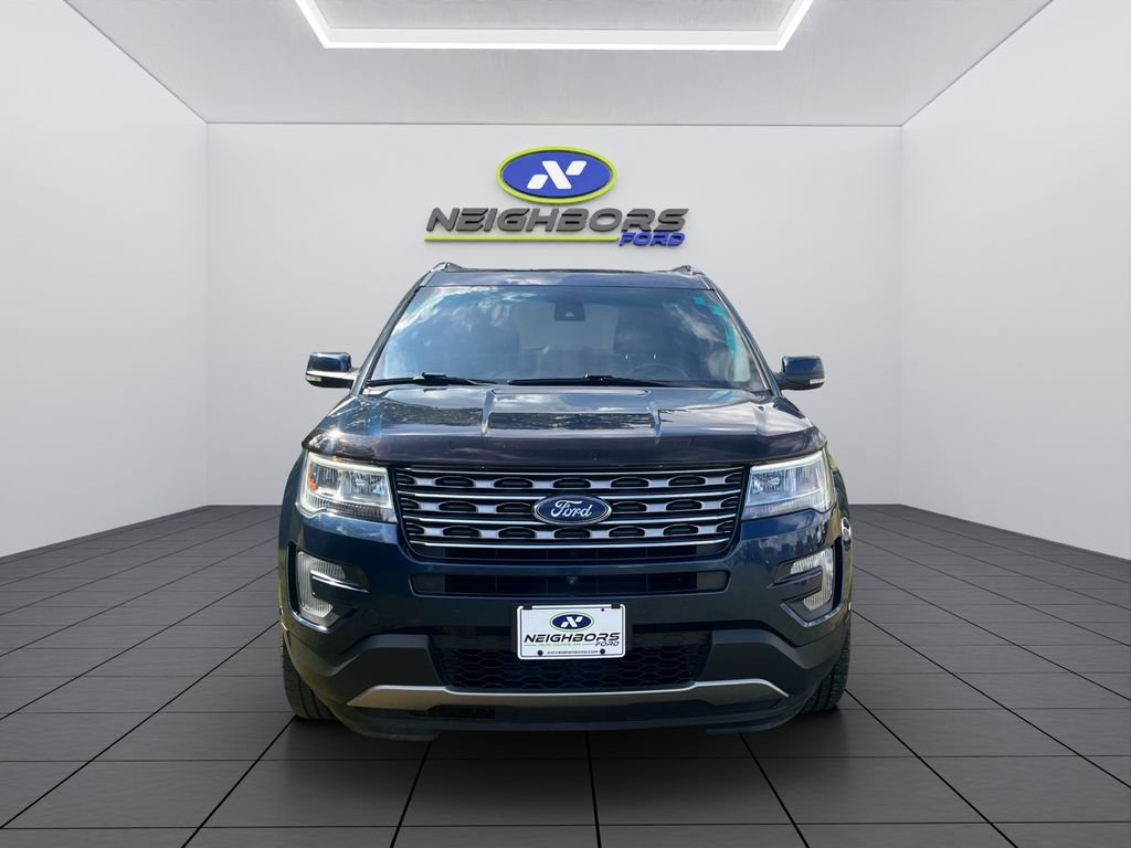 Used 2017 Ford Explorer Limited w/ Equipment Group 301A AWD/4WD image 2