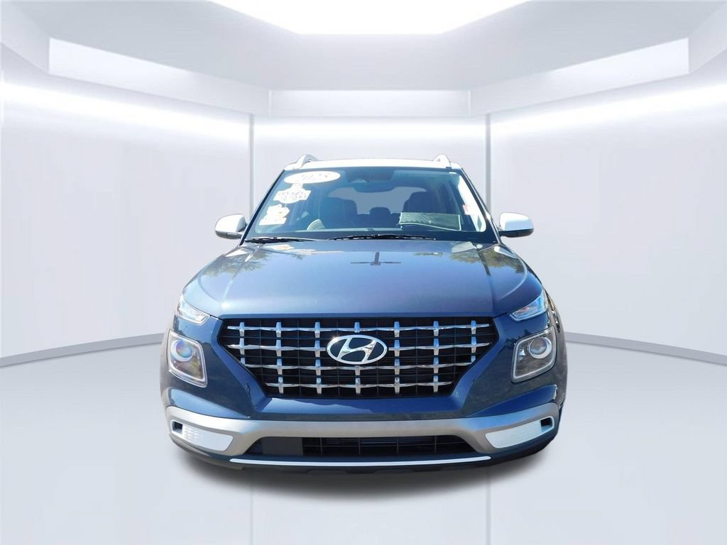 Used 2025 Hyundai Venue Limited FWD image 8