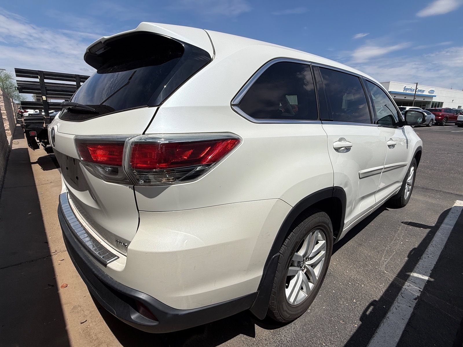 Used 2016 Toyota Highlander LE AWD/4WD image 4
