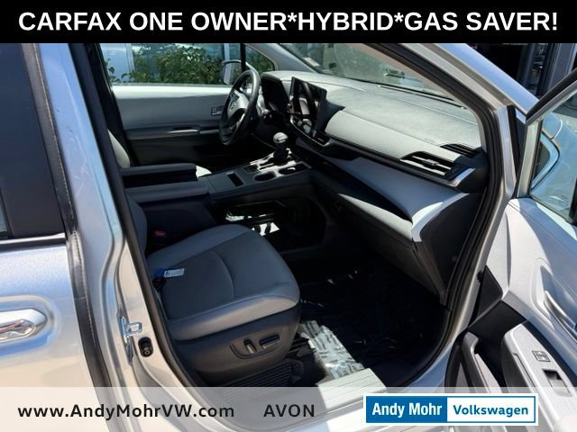 Used 2025 Toyota Sienna XLE FWD image 16