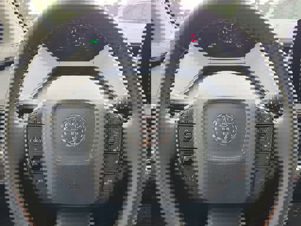 Used 2023 Toyota Prius LE image 18