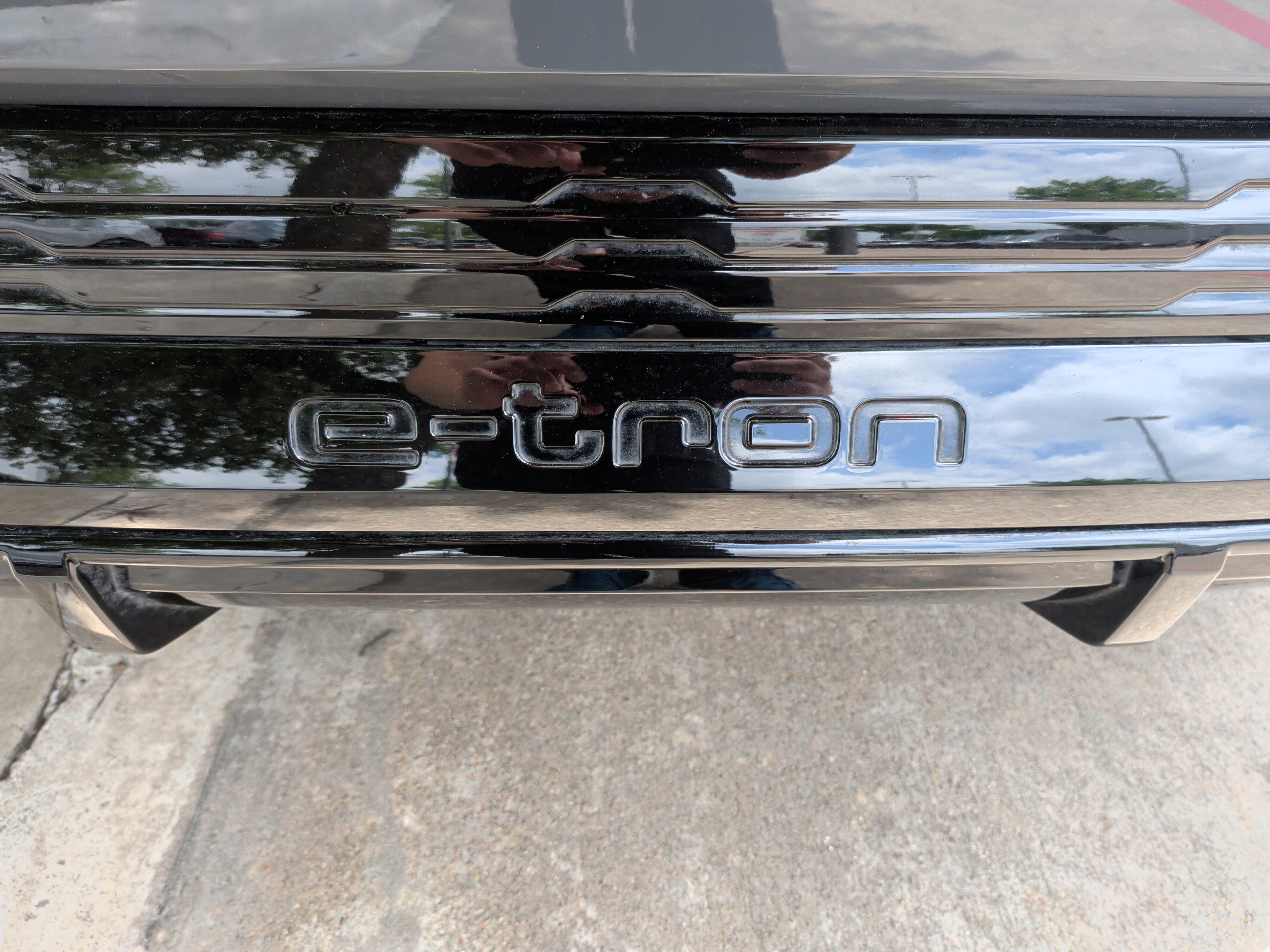Used 2024 Audi Q8 e-tron Prestige w/ Prestige Package image 40
