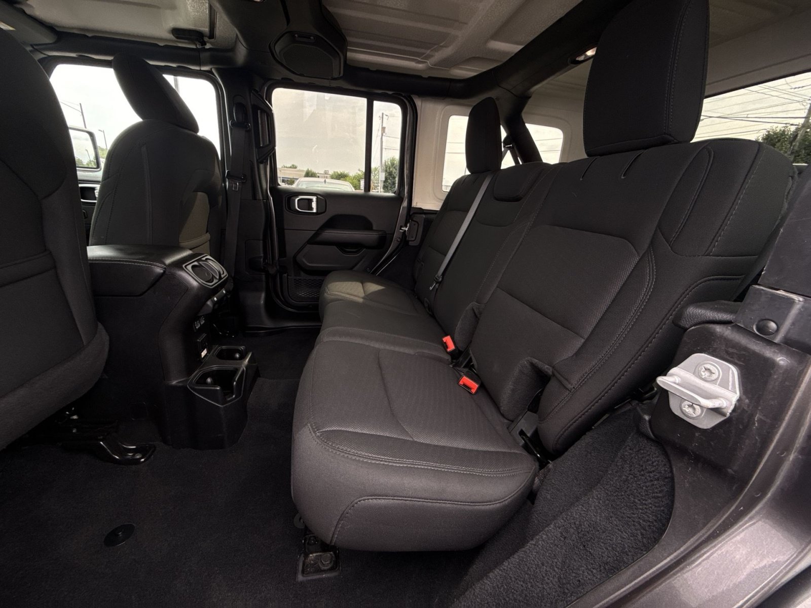 Used 2020 Jeep Wrangler Unlimited Sahara AWD/4WD image 25