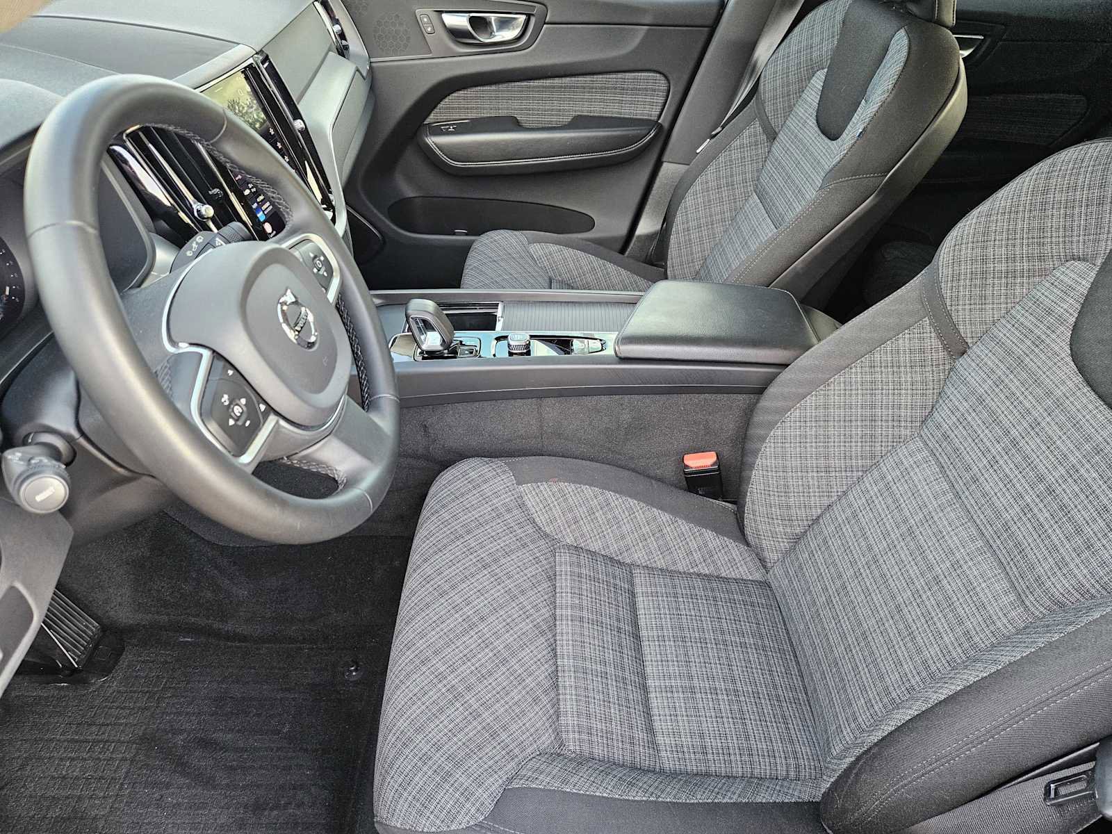 Used 2023 Volvo XC60 B5 Core w/ Climate Package image 13