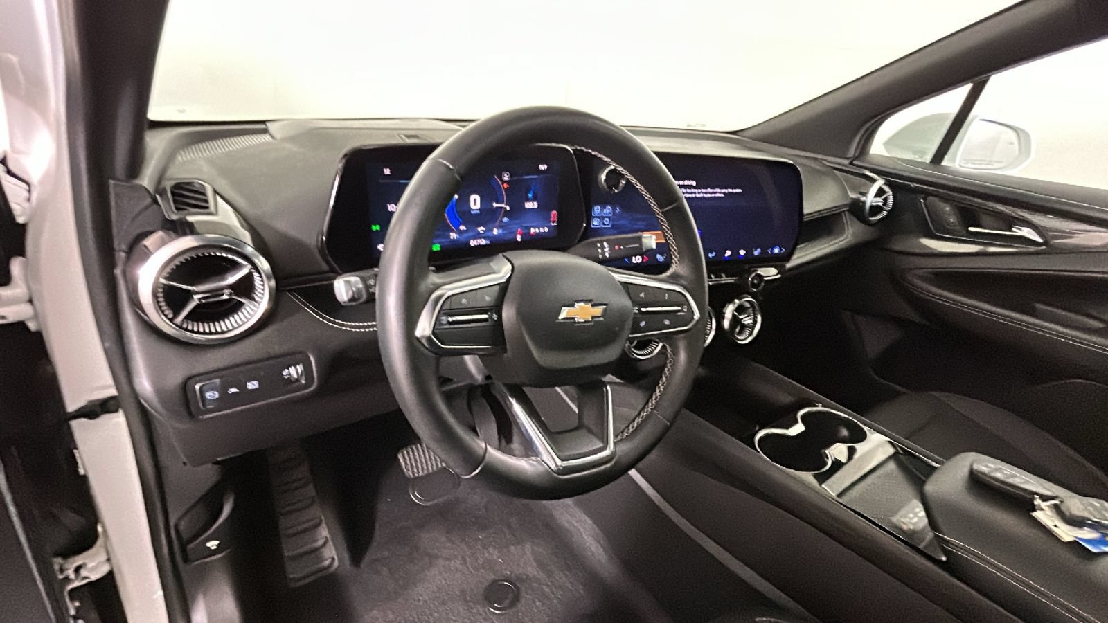 Used 2024 Chevrolet Blazer EV LT AWD/4WD image 14