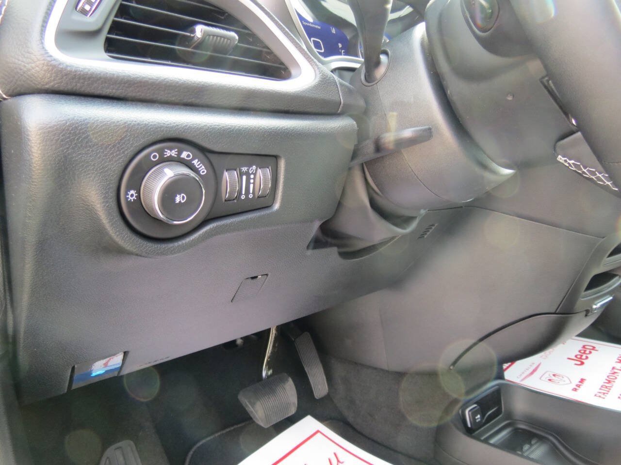 New 2026 Chrysler Voyager LX FWD image 7