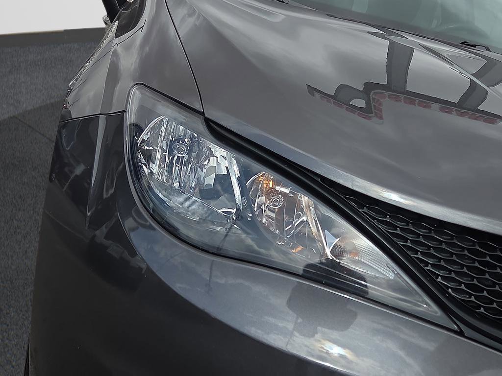 Used 2023 Chrysler Voyager LX FWD image 18