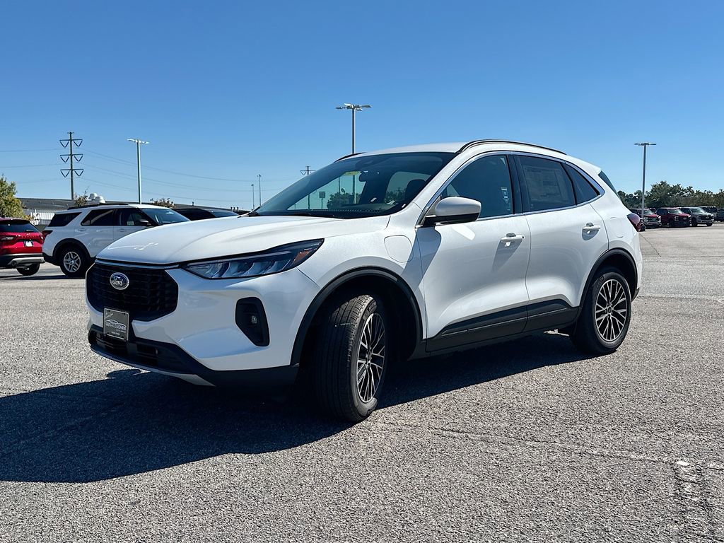 New 2025 Ford Escape SE w/ Class II Trailer Tow Package image 2