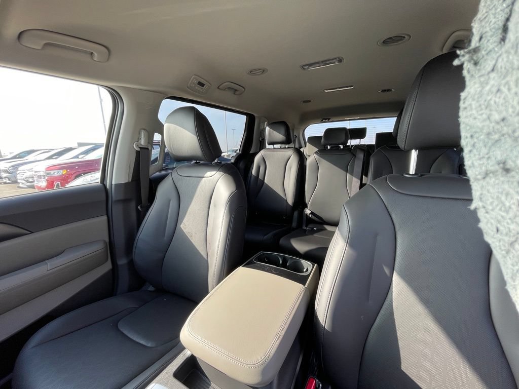 New 2026 Kia Carnival FWD image 22