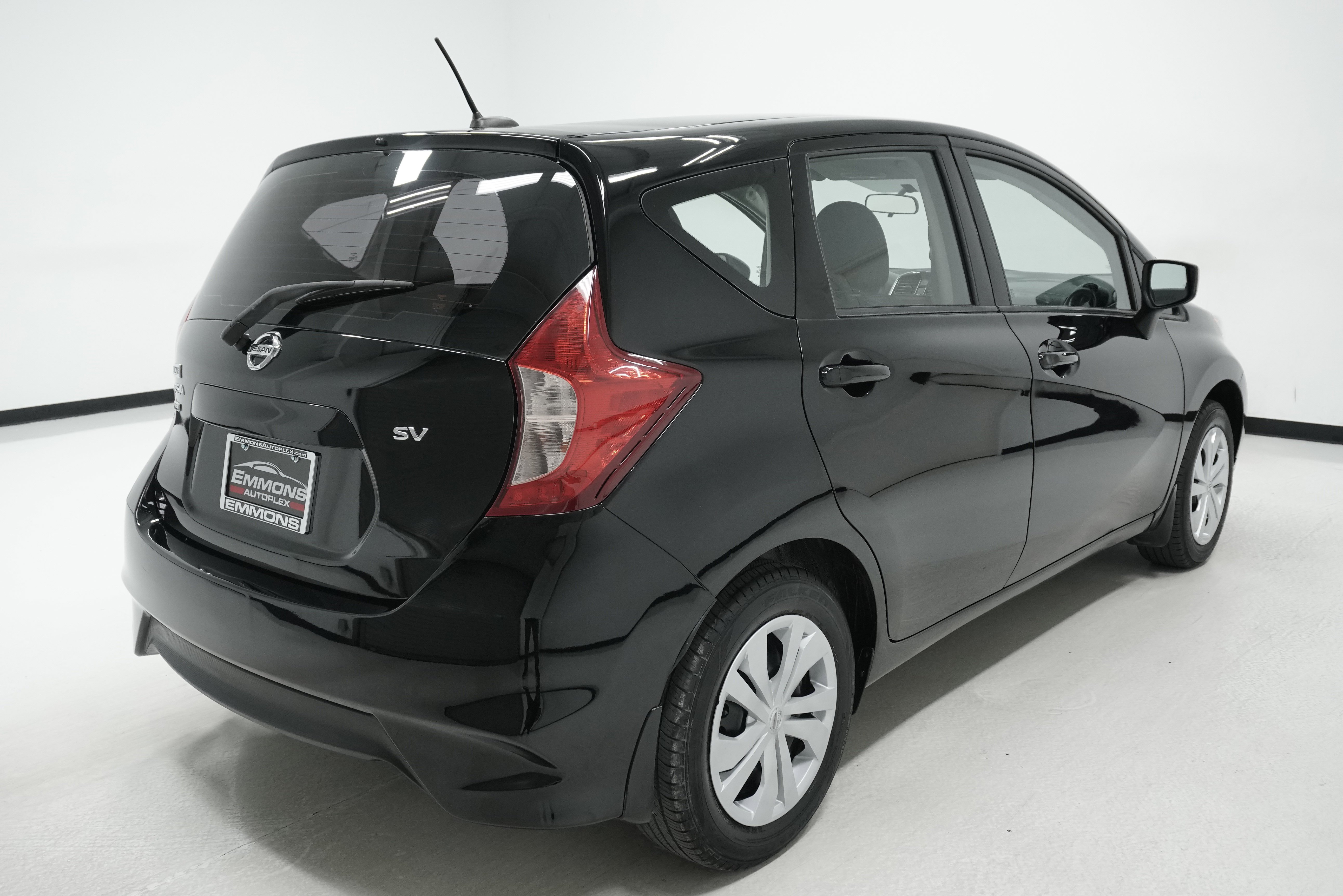 Used 2018 Nissan Versa Note SV image 3