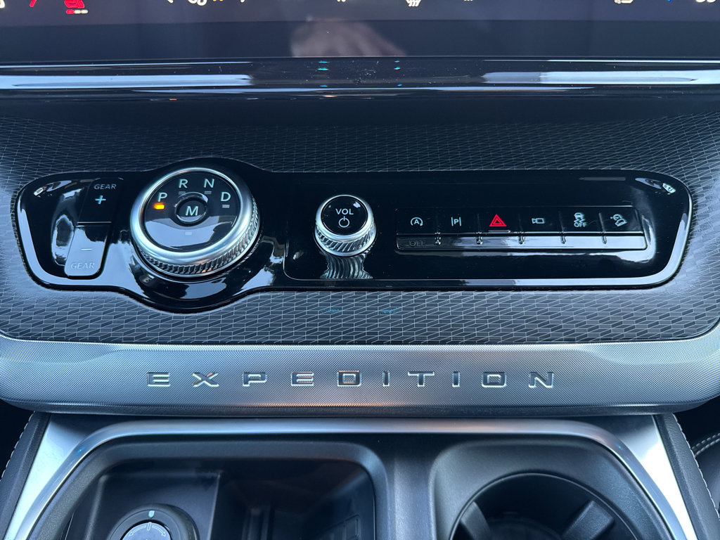 New 2025 Ford Expedition Max Platinum w/ Stealth Performance Package image 22