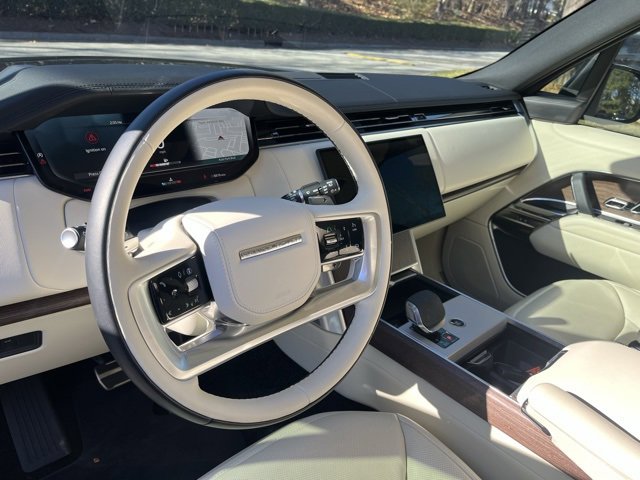 Used 2025 Land Rover Range Rover Long Wheelbase SE image 6