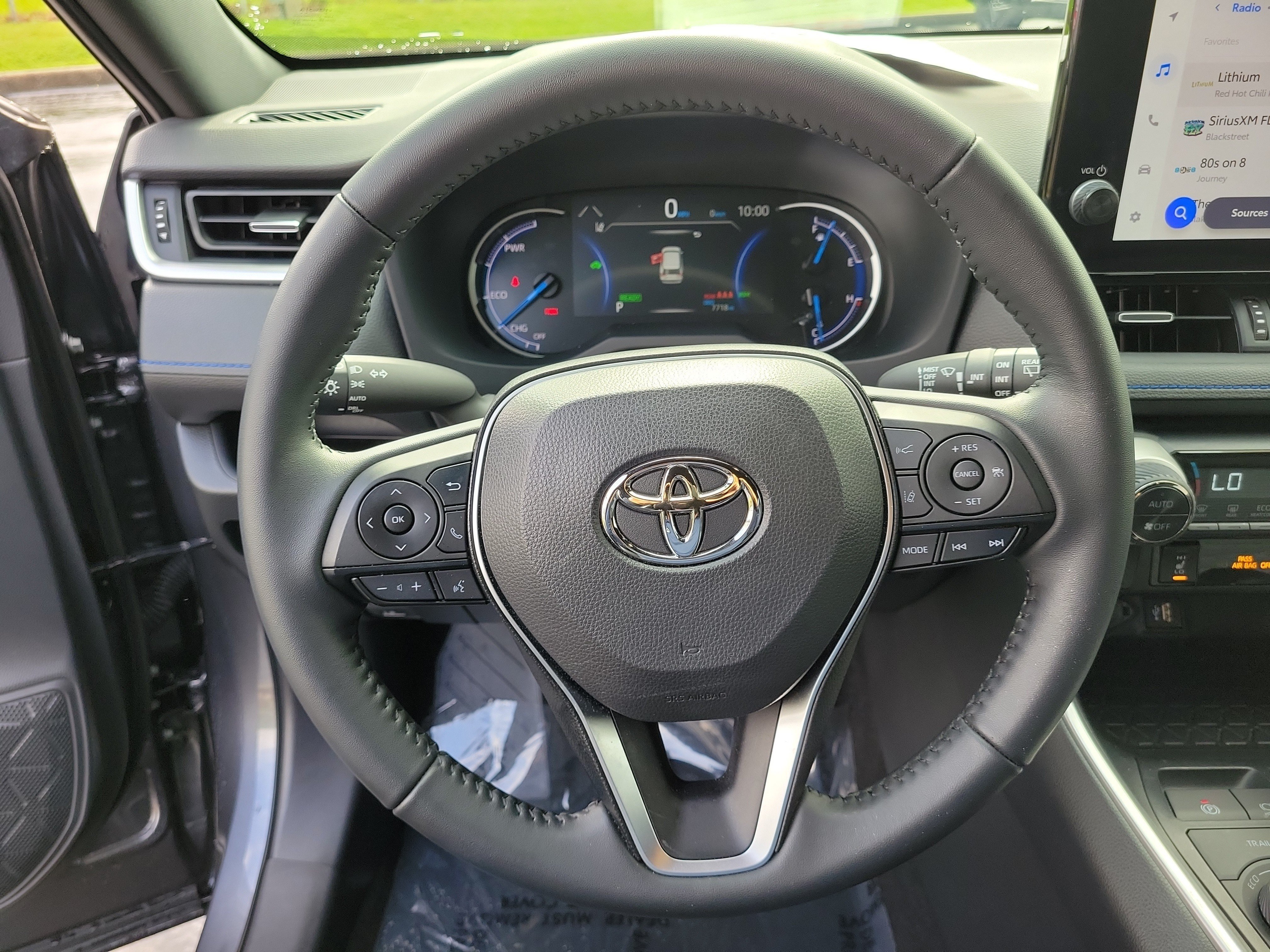 Used 2025 Toyota RAV4 XSE AWD/4WD image 28