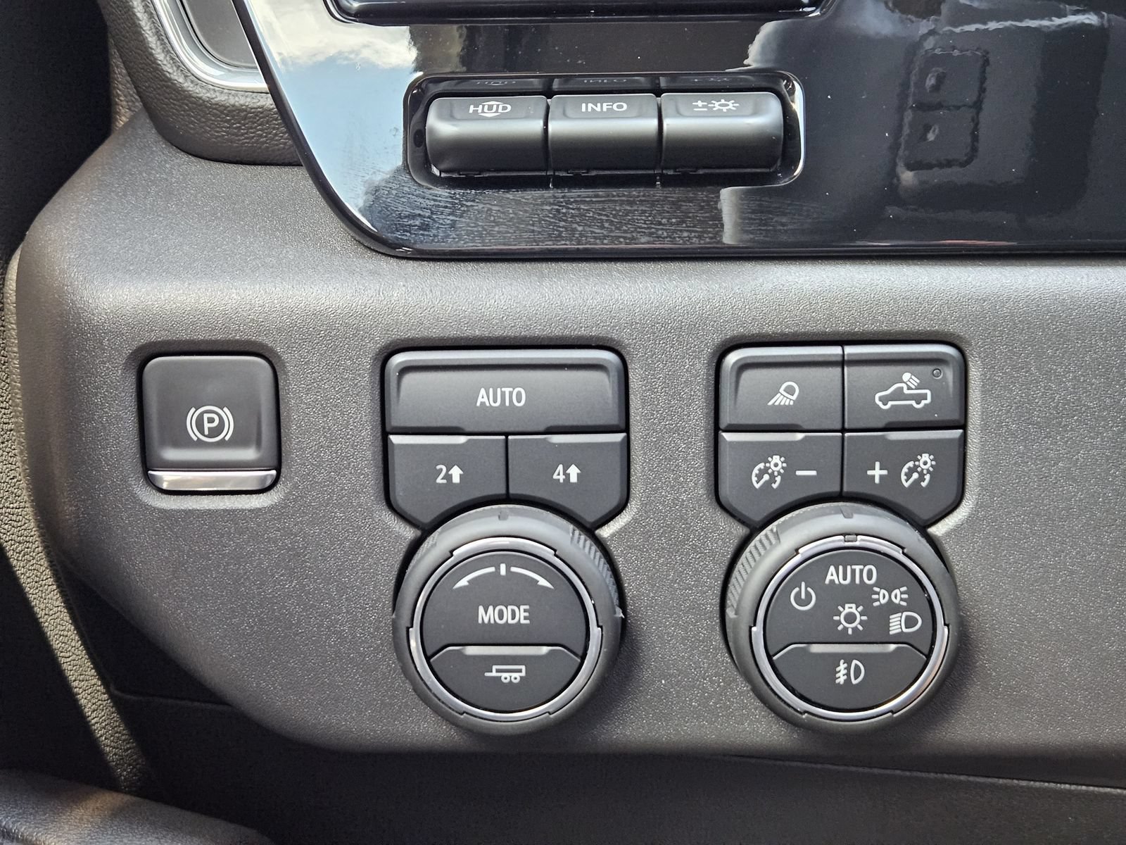 Certified 2025 Chevrolet Silverado 1500 LTZ w/ LTZ Premium Texas Edition AWD/4WD image 26