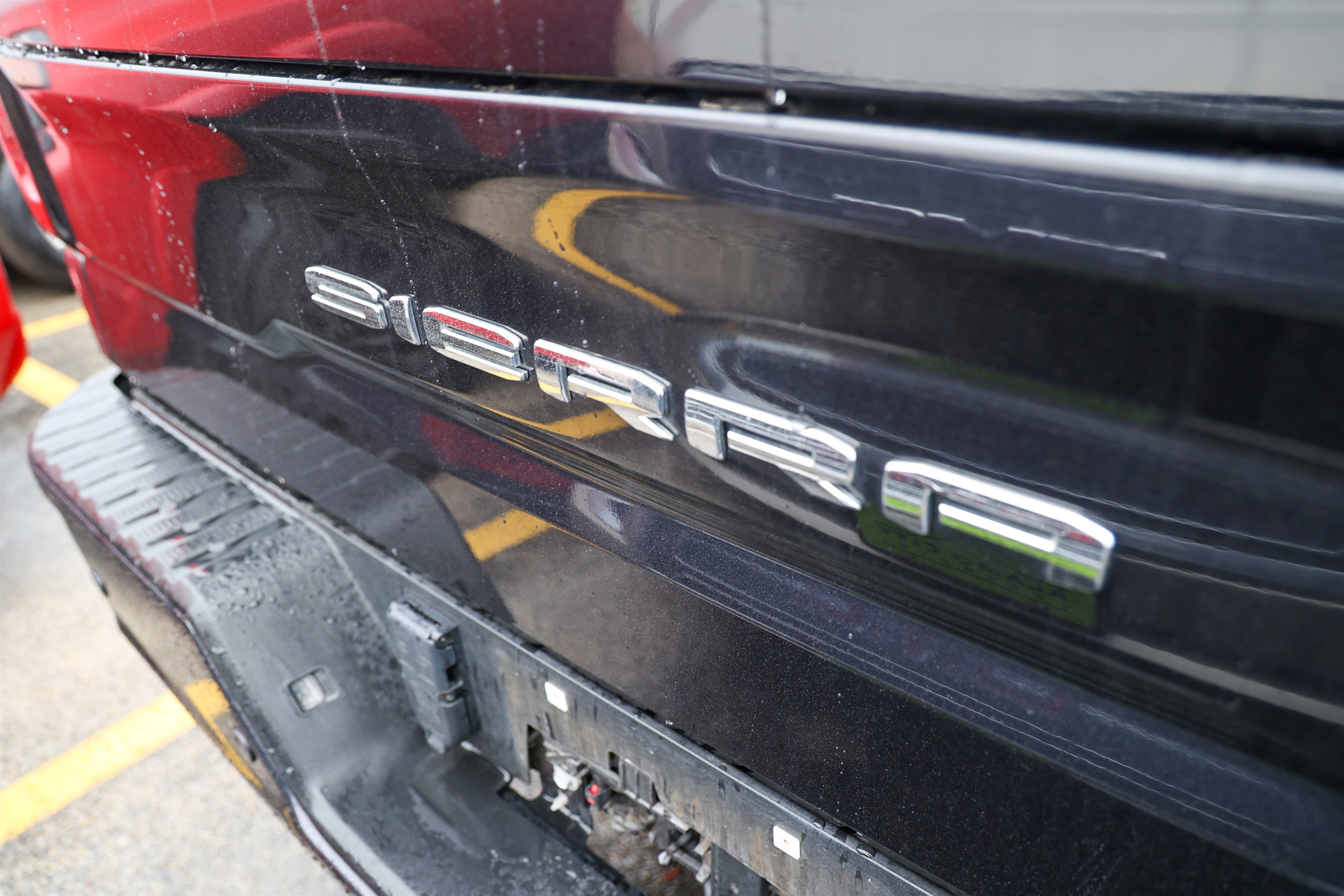 Used 2024 GMC Sierra 1500 AT4 w/ Technology Package AWD/4WD image 11